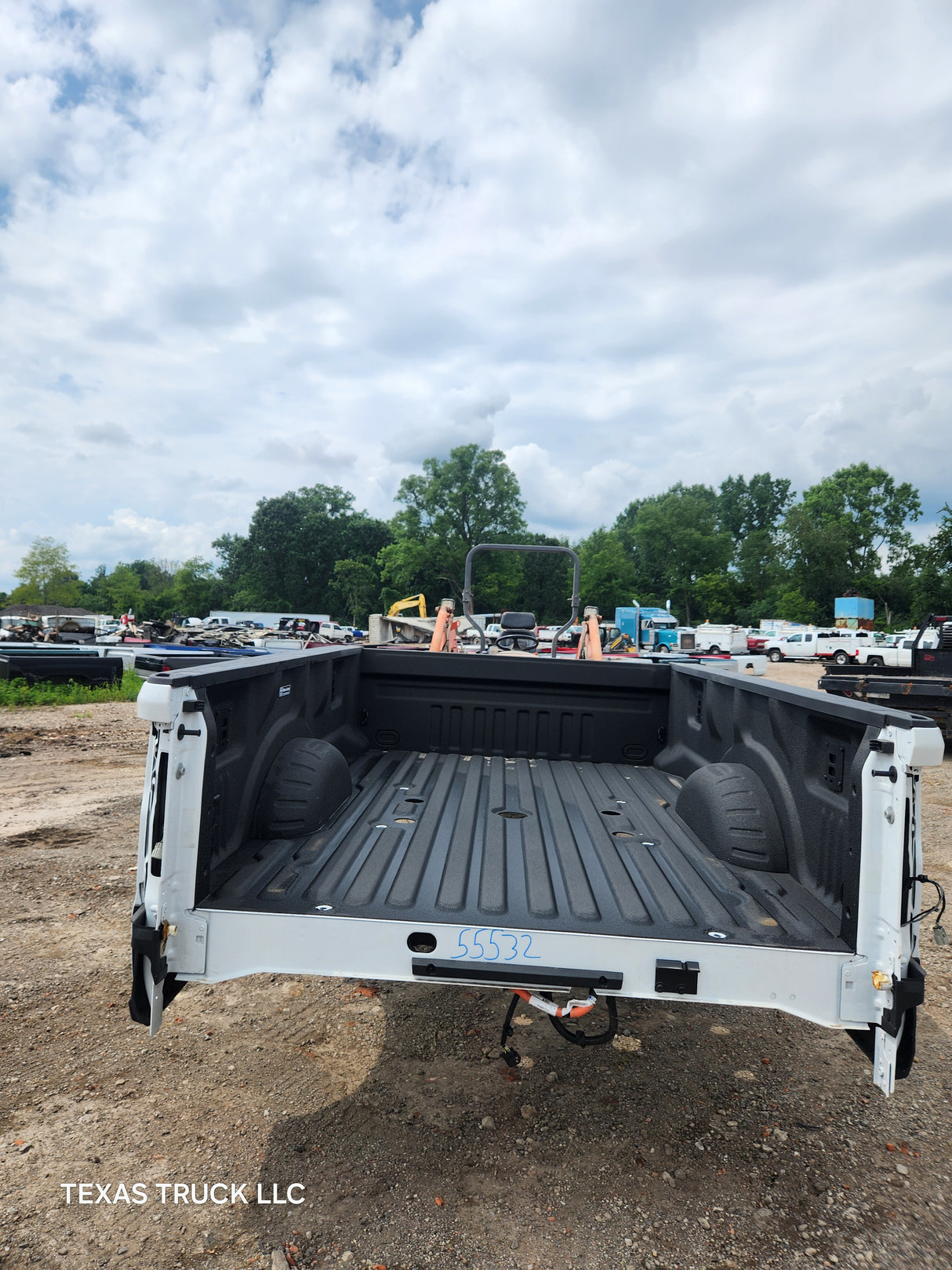 2023-2025 Ford Super Duty 8' Long Truck Bed F250 F350 Oxford White Bed Liner Factory Gooseneck Holes