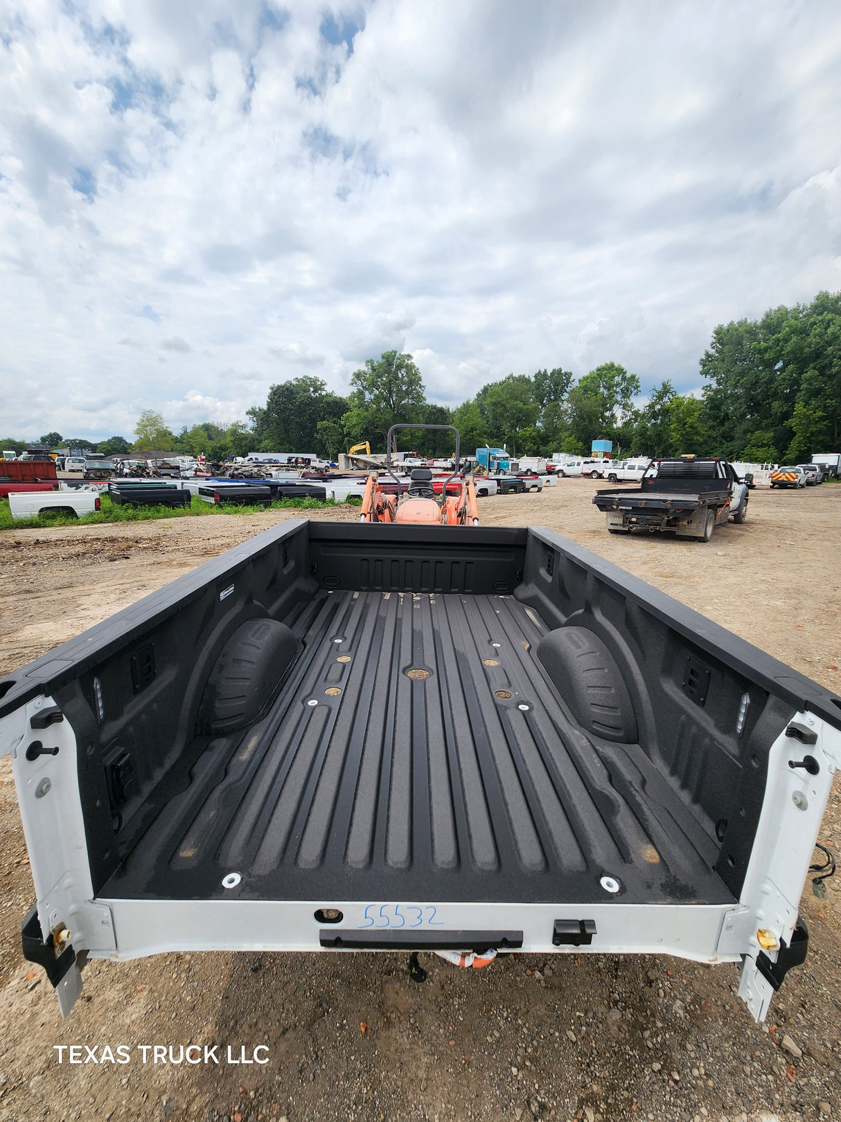 2023-2025 Ford Super Duty 8' Long Truck Bed F250 F350 Oxford White Bed Liner Factory Gooseneck Holes