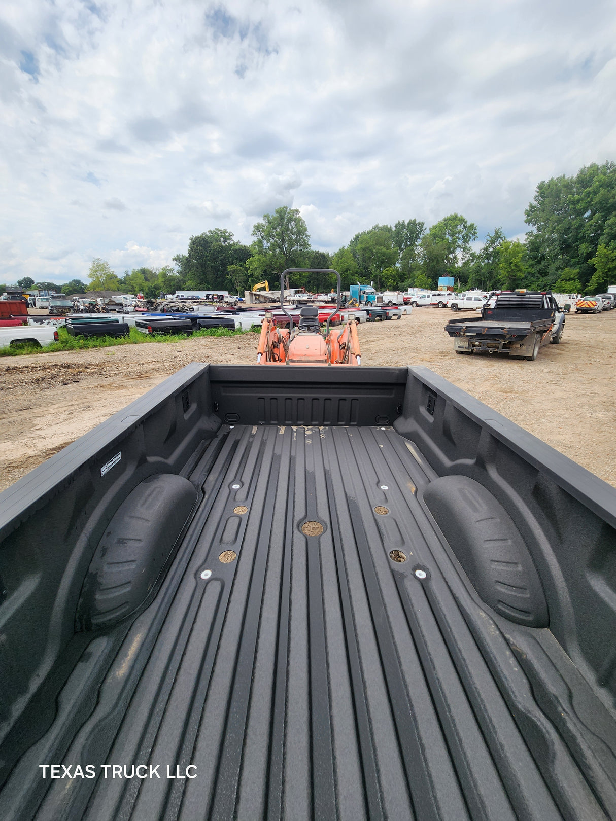 2023-2025 Ford Super Duty 8' Long Truck Bed F250 F350 Oxford White Bed Liner Factory Gooseneck Holes