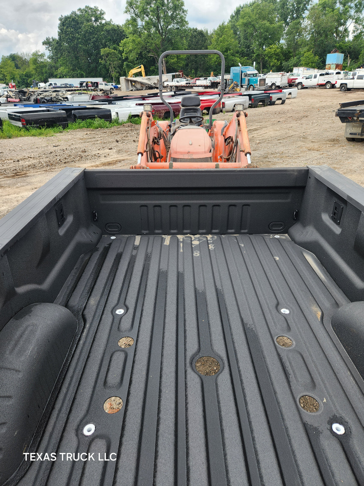 2023-2025 Ford Super Duty 8' Long Truck Bed F250 F350 Oxford White Bed Liner Factory Gooseneck Holes