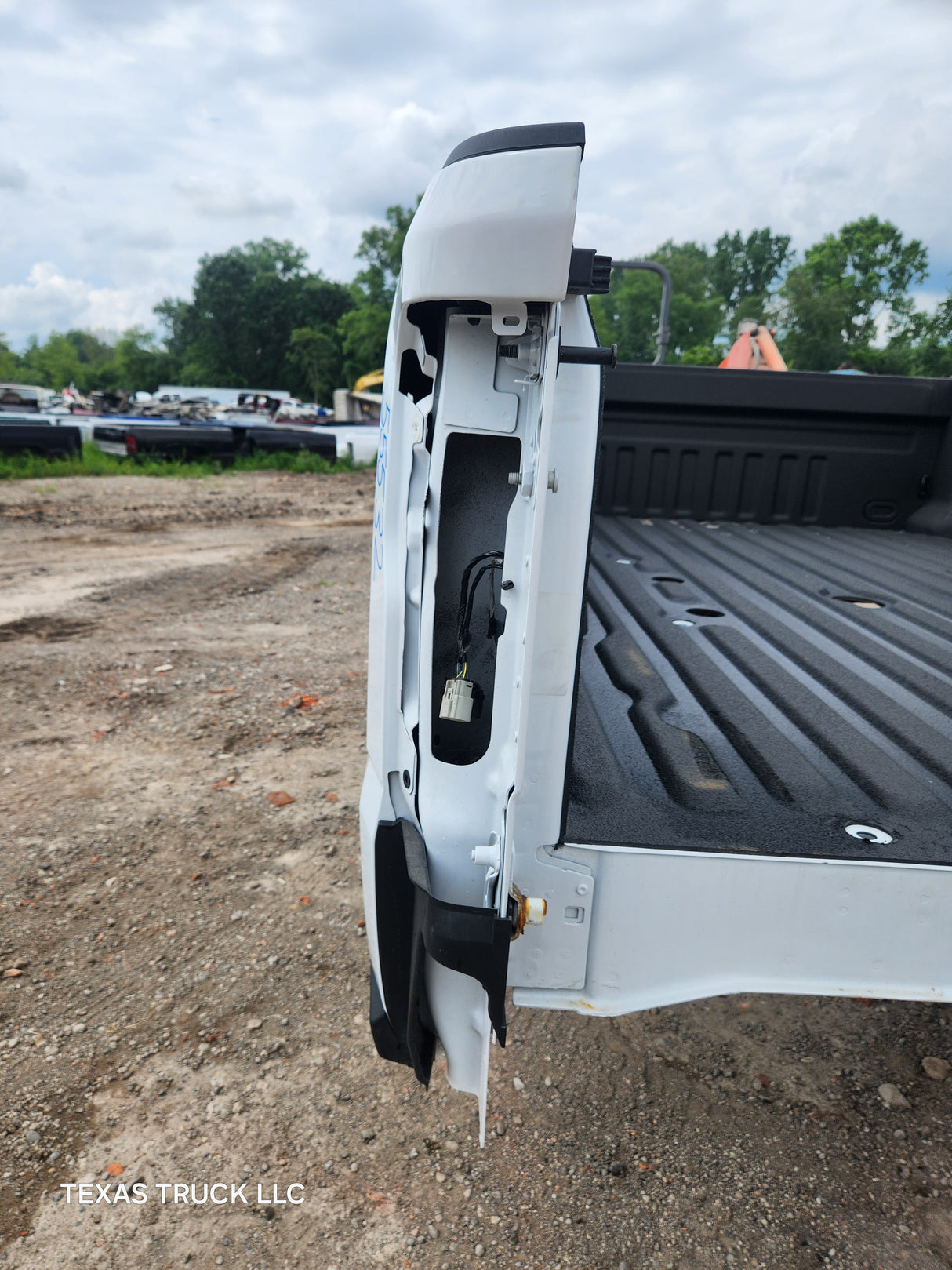 2023-2025 Ford Super Duty 8' Long Truck Bed F250 F350 Oxford White Bed Liner Factory Gooseneck Holes