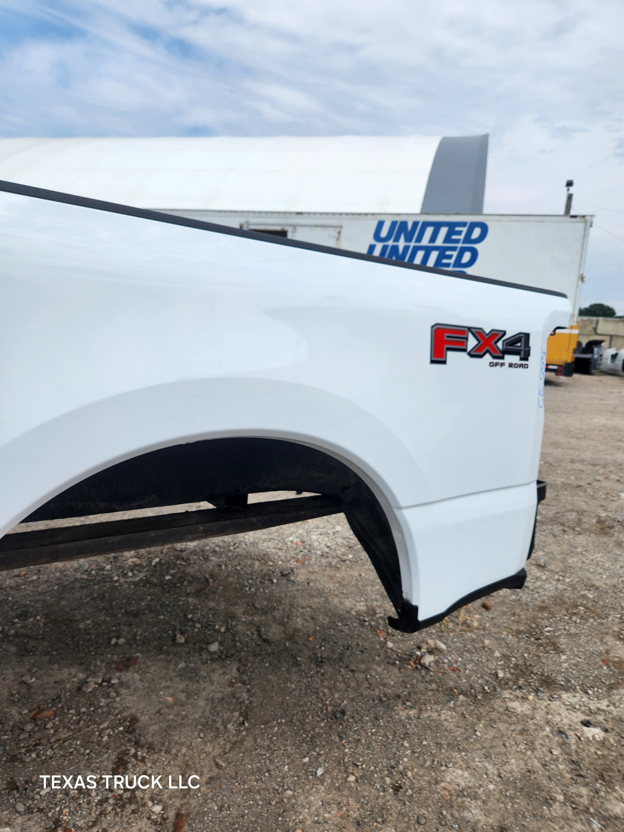 2023-2025 Ford Super Duty 8' Long Truck Bed F250 F350 Oxford White Bed Liner Factory Gooseneck Holes