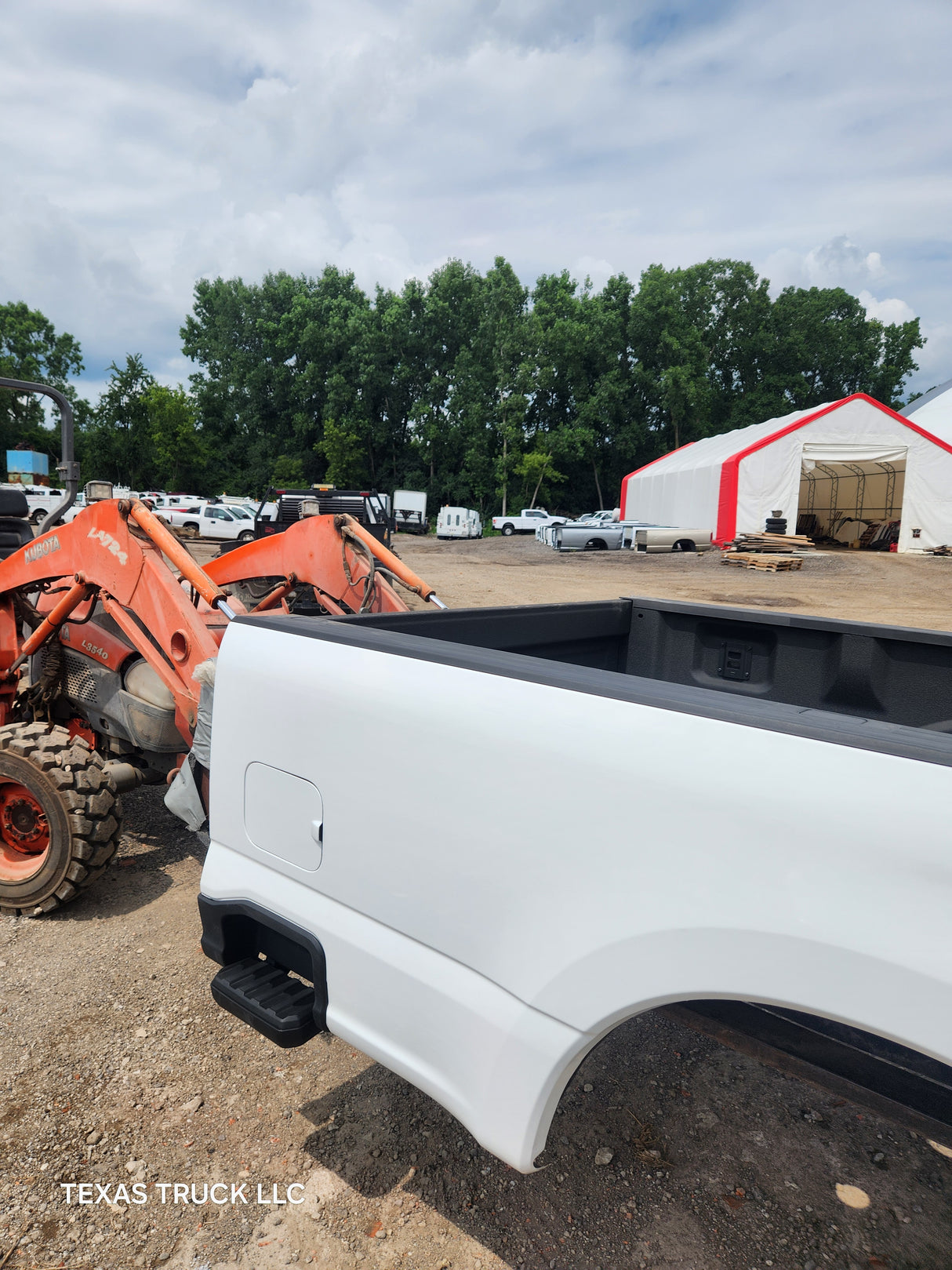 2023-2025 Ford Super Duty 8' Long Truck Bed F250 F350 Oxford White Bed Liner Factory Gooseneck Holes