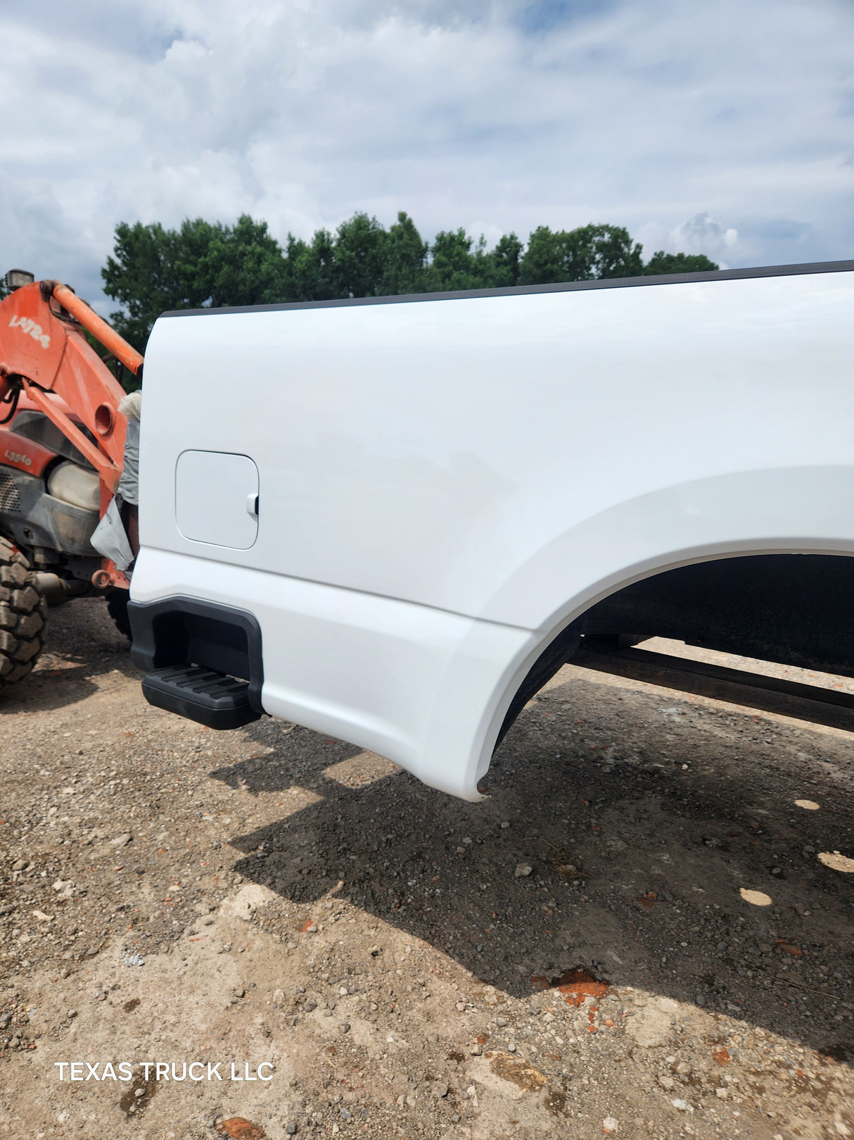 2023-2025 Ford Super Duty 8' Long Truck Bed F250 F350 Oxford White Bed Liner Factory Gooseneck Holes