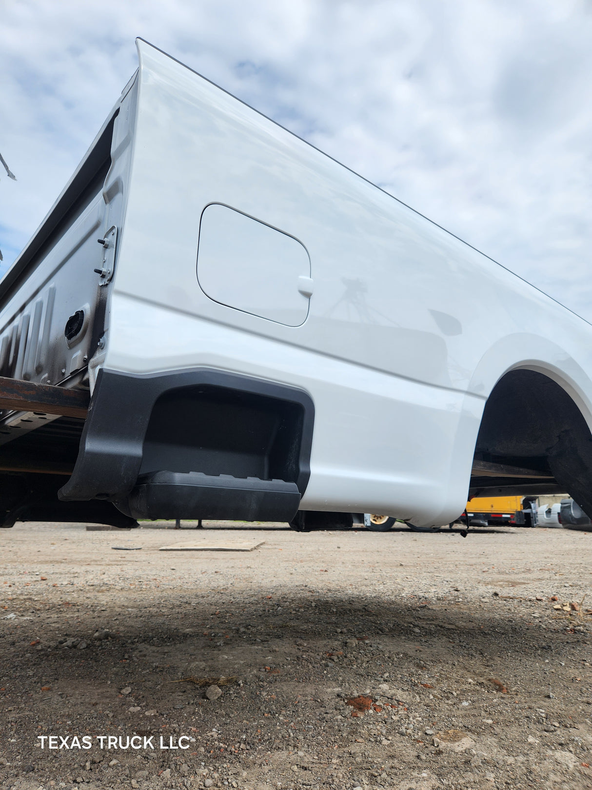 2023-2025 Ford Super Duty 8' Long Truck Bed F250 F350 Oxford White Bed Liner Factory Gooseneck Holes