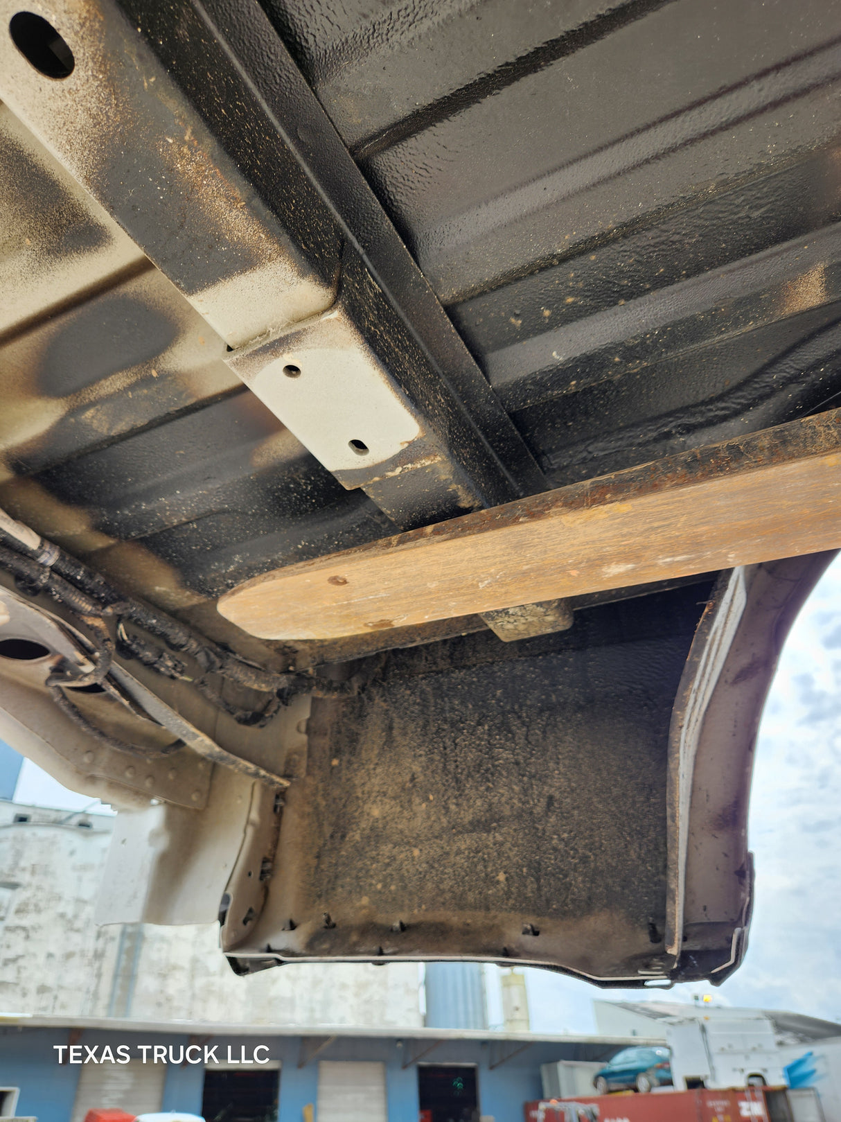 2023-2025 Ford Super Duty 8' Long Truck Bed F250 F350 Oxford White Bed Liner Factory Gooseneck Holes