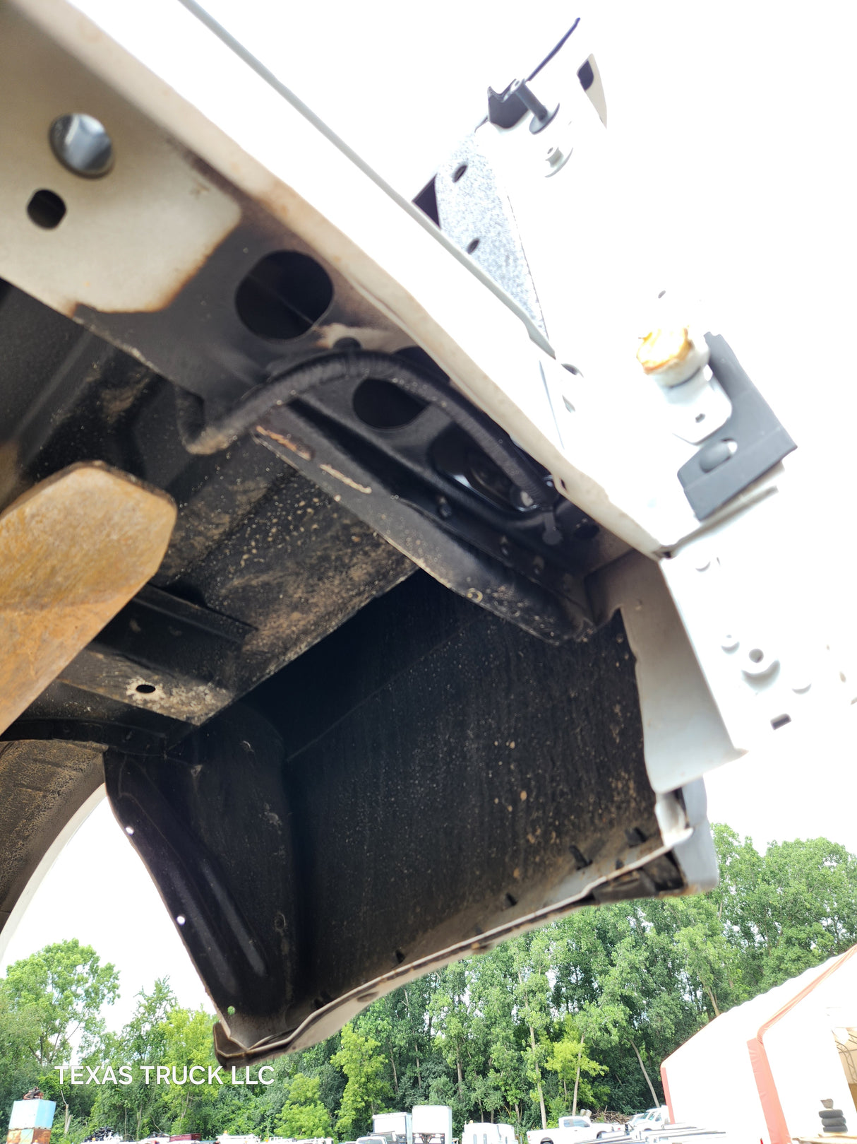 2023-2025 Ford Super Duty 8' Long Truck Bed F250 F350 Oxford White Bed Liner Factory Gooseneck Holes
