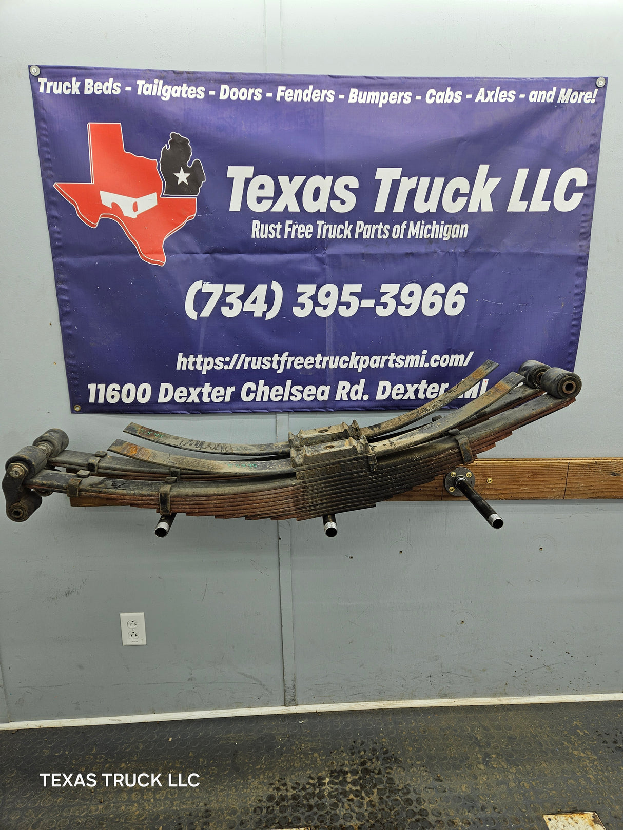 1999-2007 Ford F250 F350 F450 F550 Super Duty Rear Leaf Springs Pair
