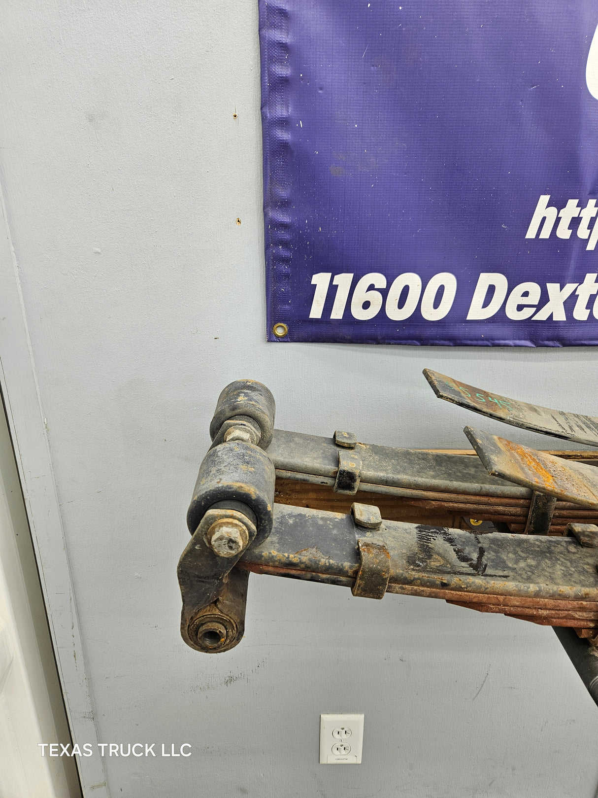 1999-2007 Ford F250 F350 F450 F550 Super Duty Rear Leaf Springs Pair