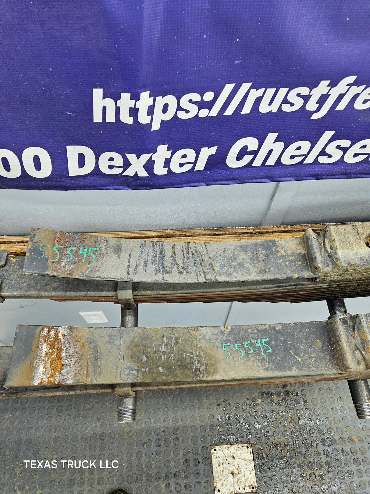 1999-2007 Ford F250 F350 F450 F550 Super Duty Rear Leaf Springs Pair