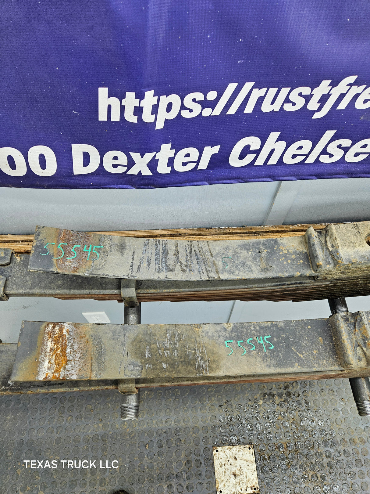 1999-2007 Ford F250 F350 F450 F550 Super Duty Rear Leaf Springs Pair