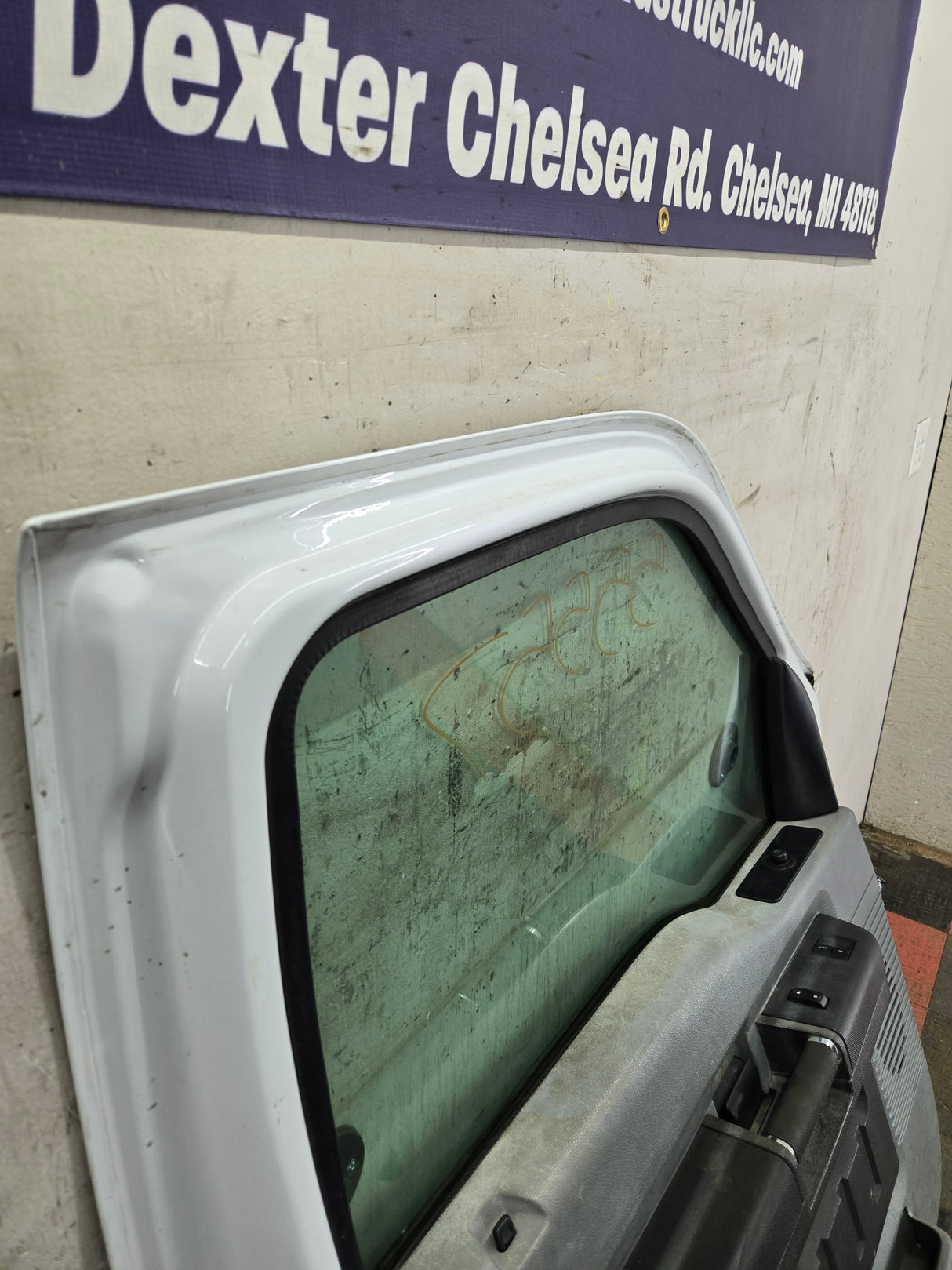 1999-2011 Ford Super Duty LH Front Driver Side Door F250 F350 F450 F550 Oxford White