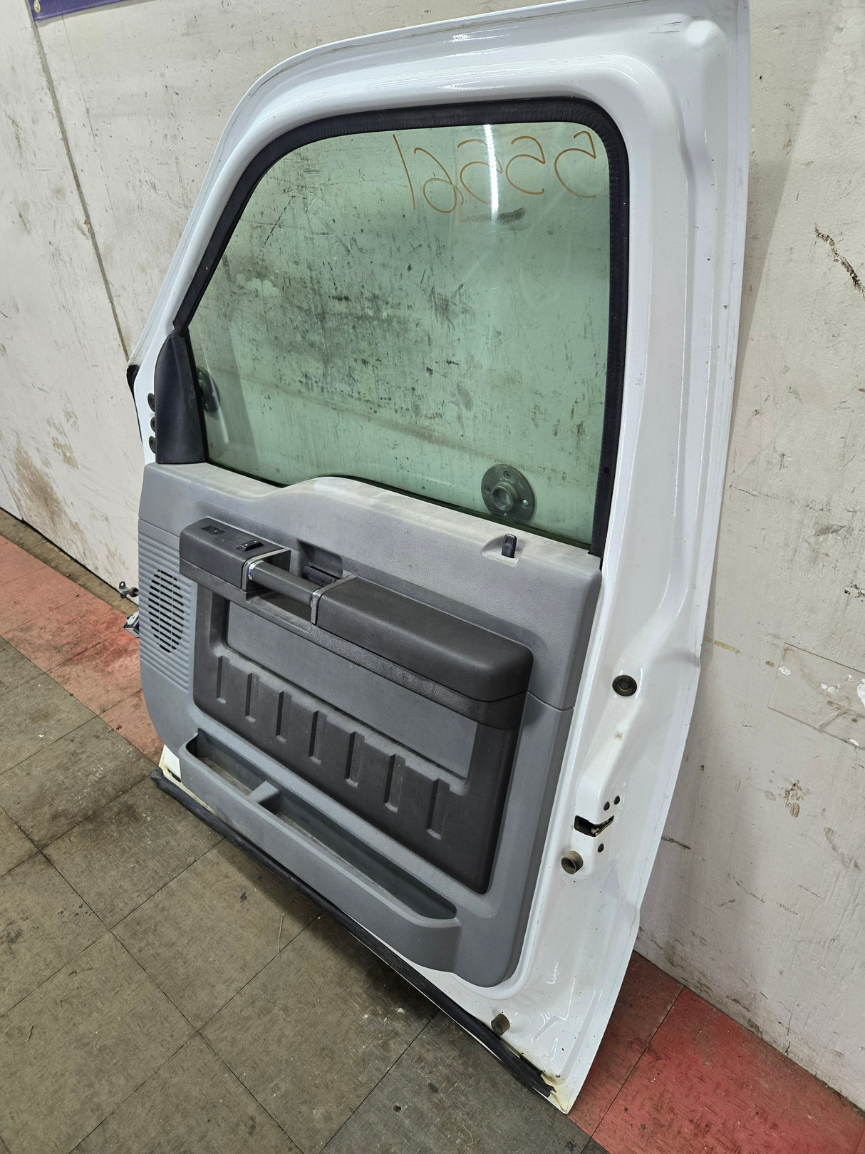 1999-2011 Ford Super Duty / Excursion Front Passenger RH Door F250 F350 F450 F550 - Oxford White
