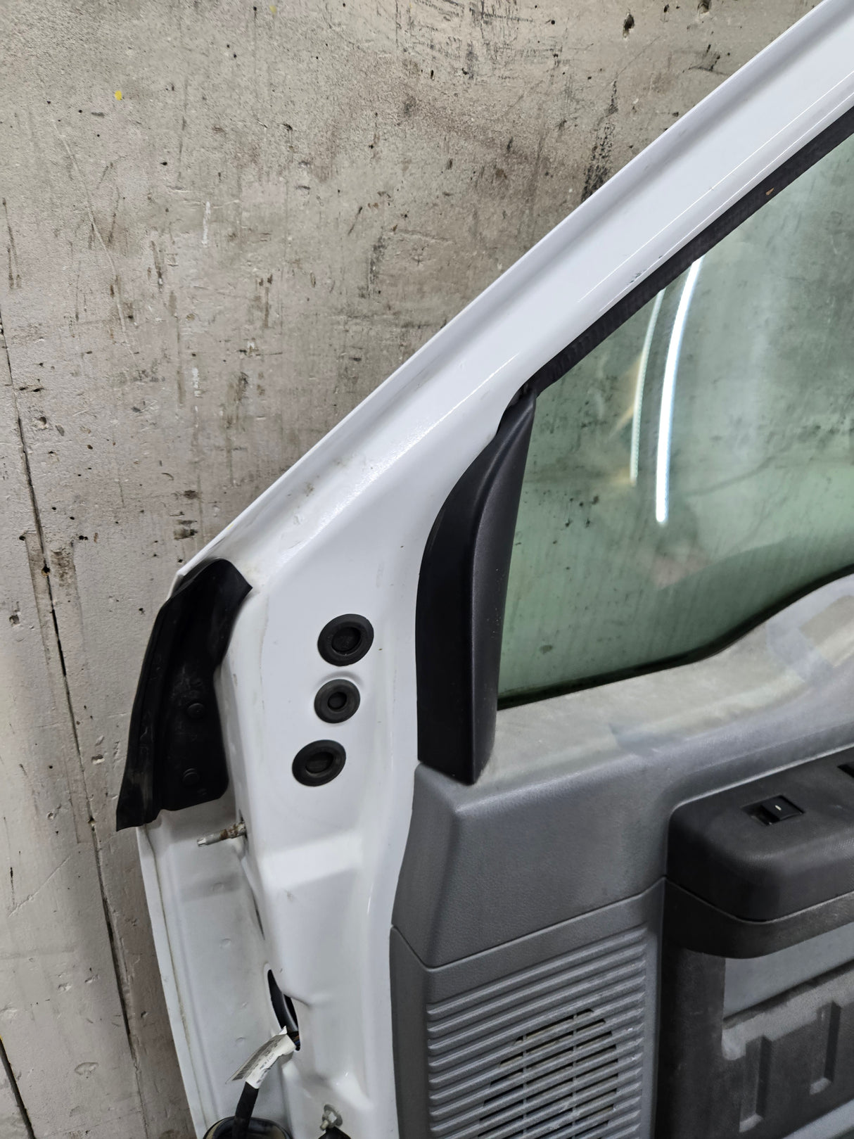 1999-2011 Ford Super Duty / Excursion Front Passenger RH Door F250 F350 F450 F550 - Oxford White