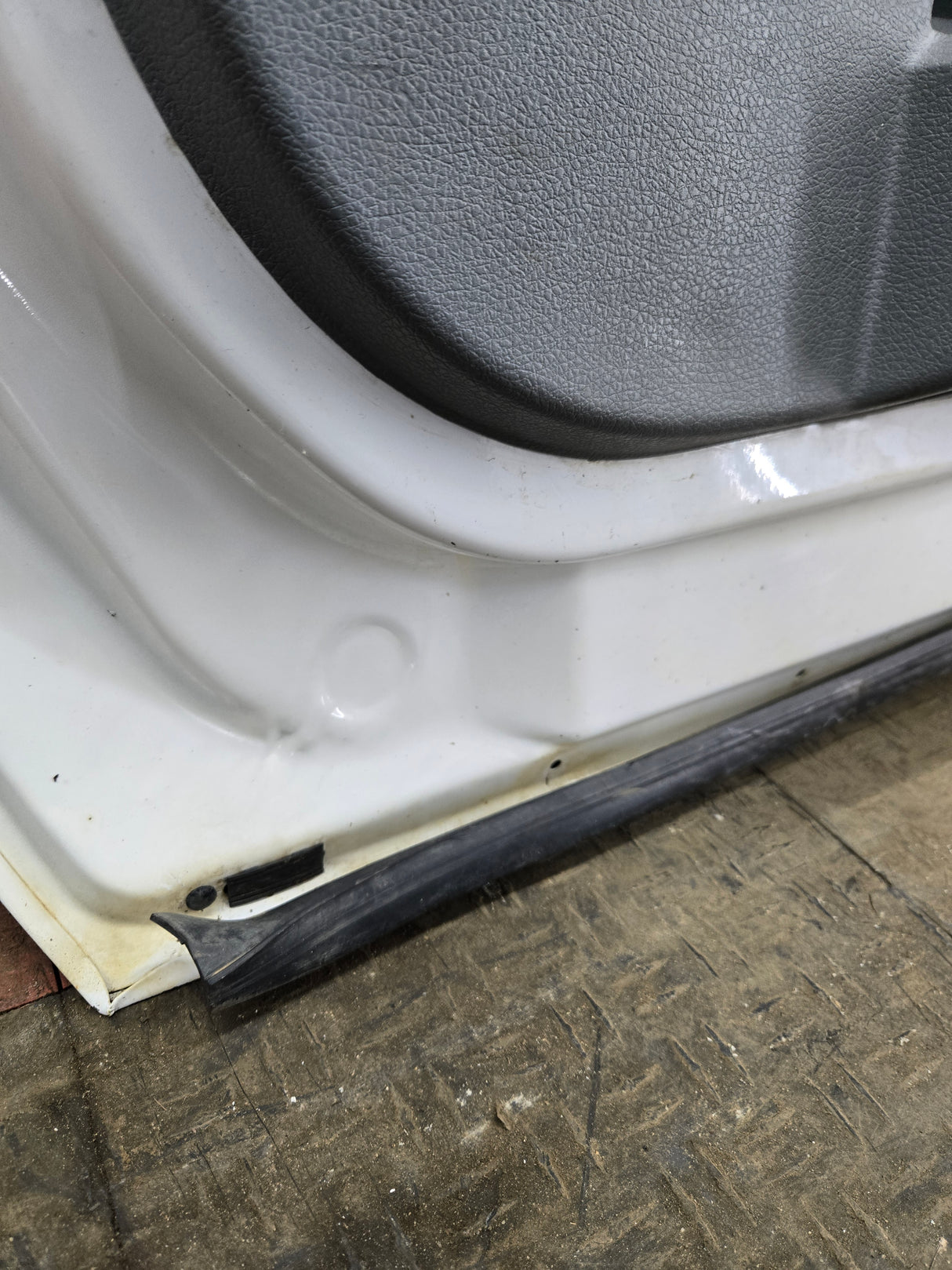 1999-2011 Ford Super Duty / Excursion Front Passenger RH Door F250 F350 F450 F550 - Oxford White