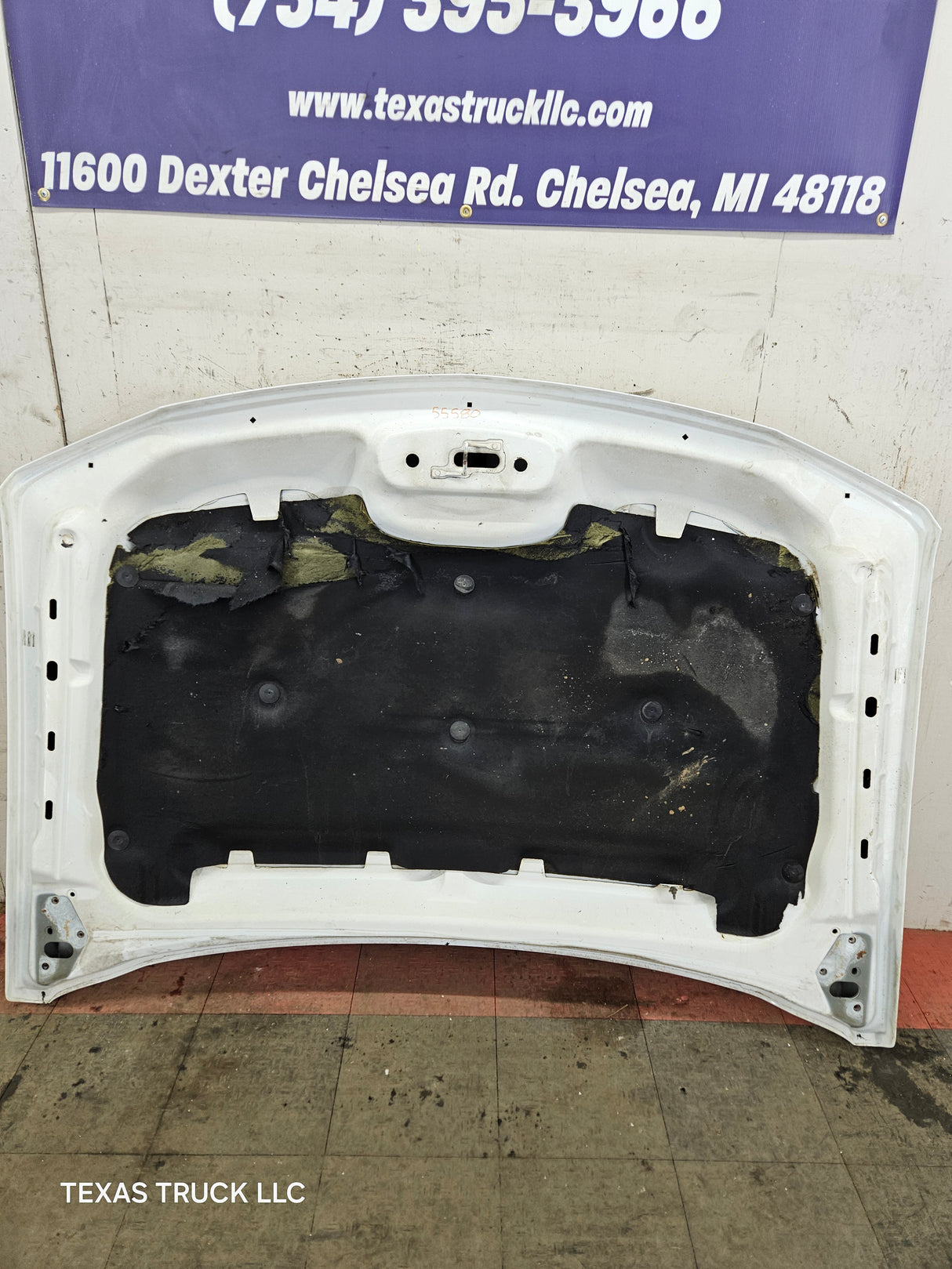 2003-2006 Chevrolet Silverado 1500 2500 'Cateye' HD Hood OEM - Summit White