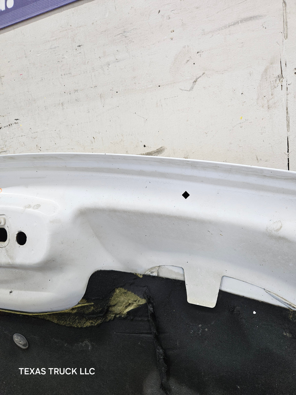 2003-2006 Chevrolet Silverado 1500 2500 'Cateye' HD Hood OEM - Summit White