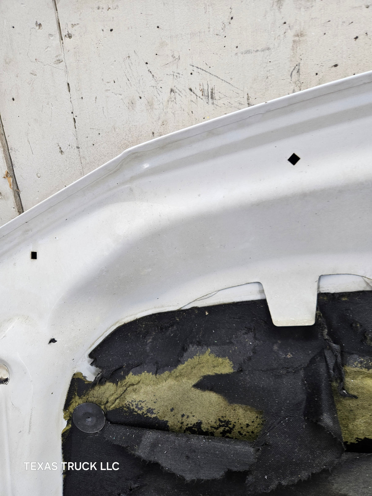 2003-2006 Chevrolet Silverado 1500 2500 'Cateye' HD Hood OEM - Summit White