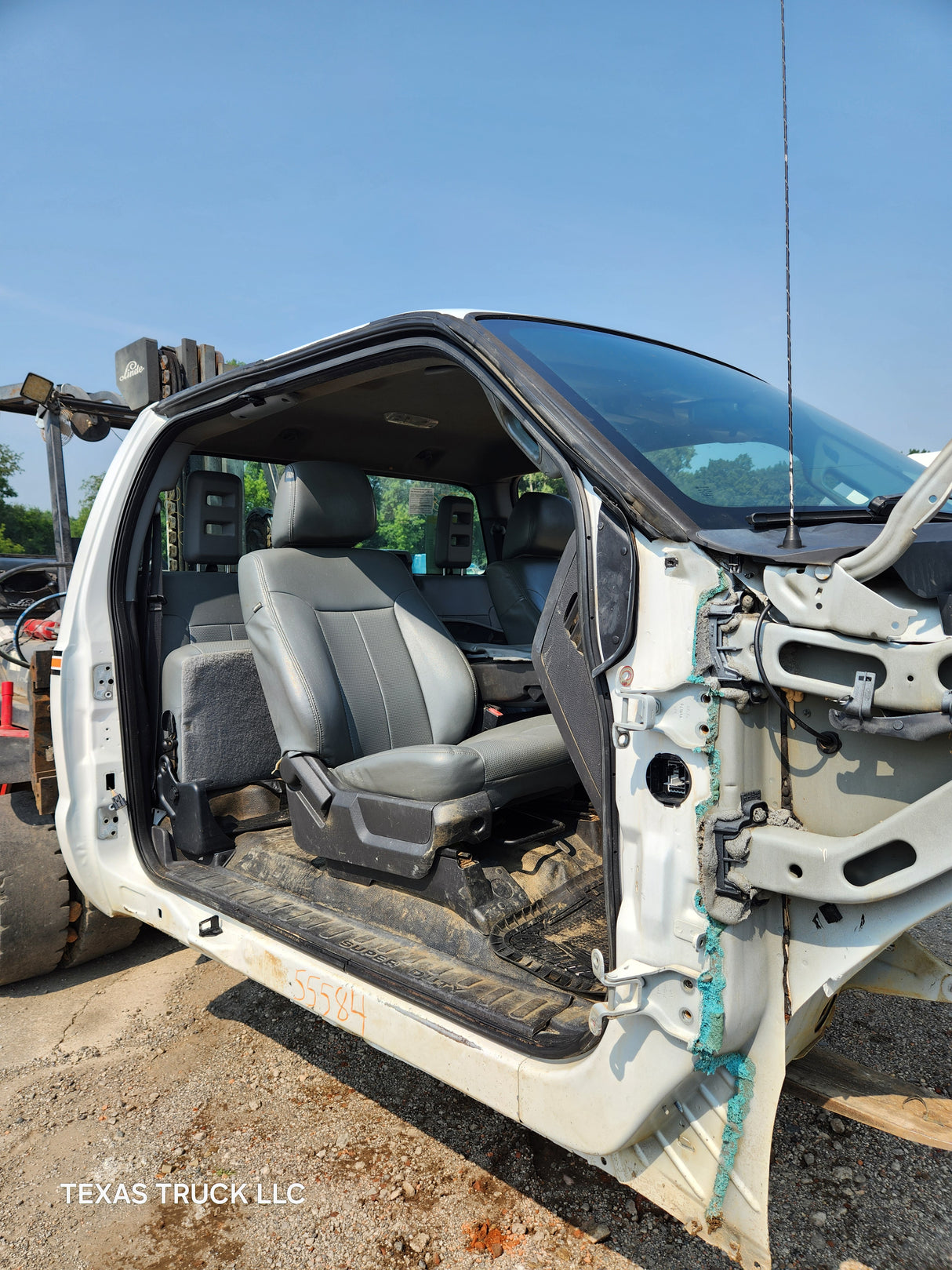 2011-2016 Ford F250 F350 F450 F550 Super Duty Extended Cab - Oxford White