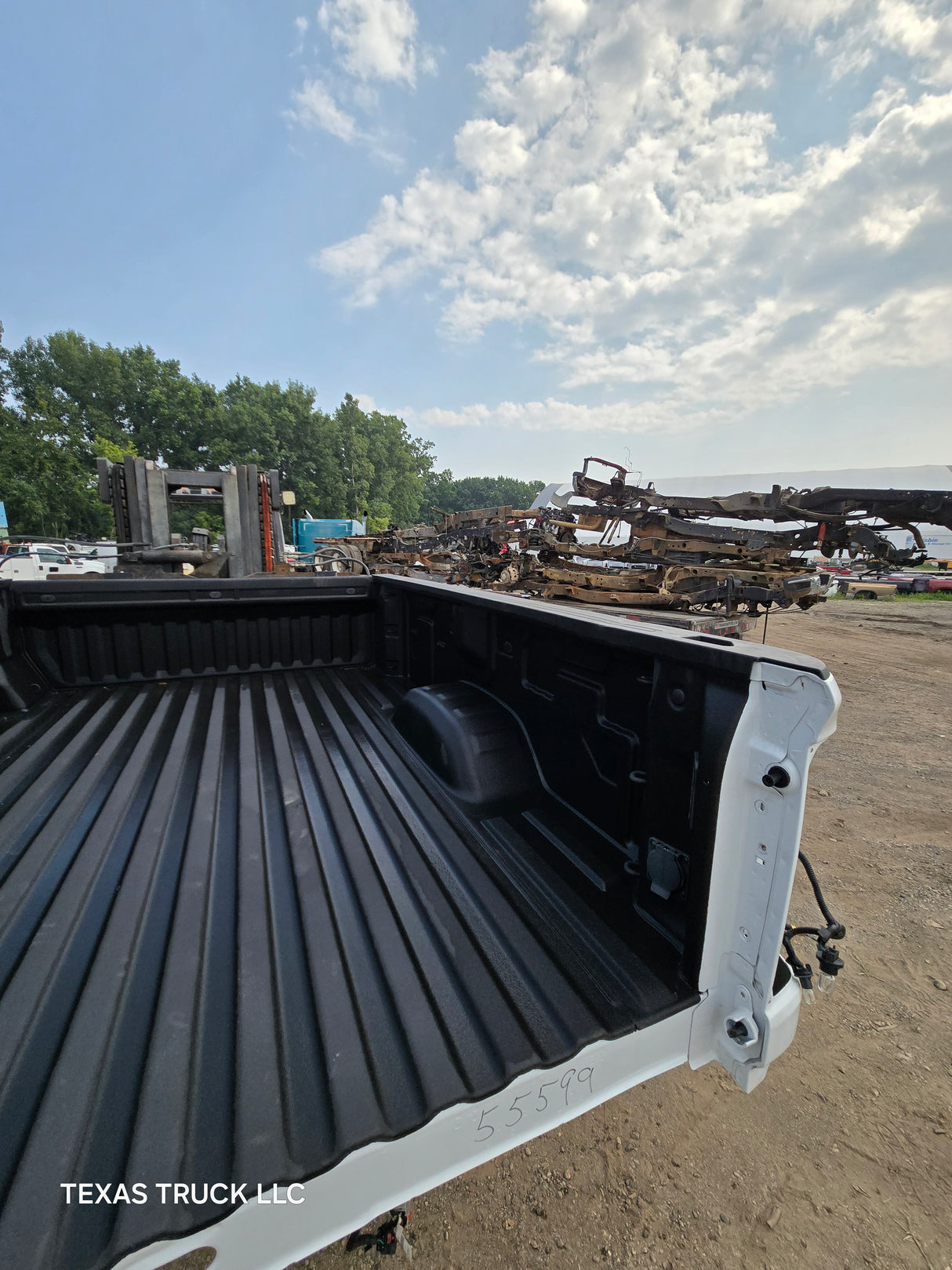 2019-2025 GMC Sierra 2500HD 3500HD 8' Long truck bed - White