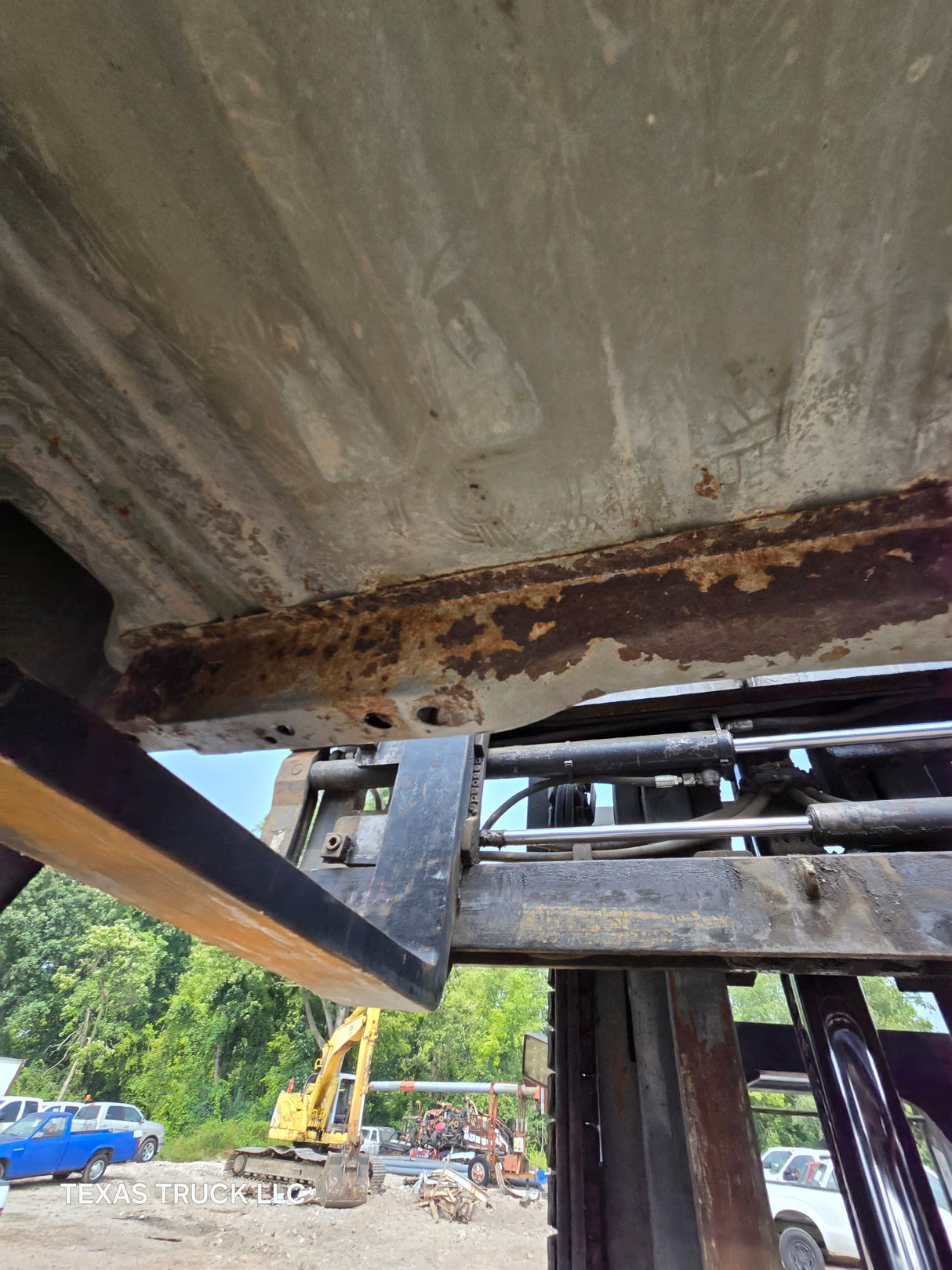 1999-2010 Ford Super Duty F250 F350 6' 9" Short Truck Bed - SEE PICS AND DISCRIPTION