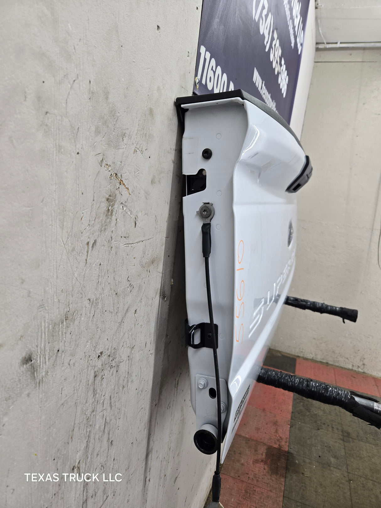 2023-2025 Ford Super Duty F250 F350 F450 F550 Tailgate - Oxford White