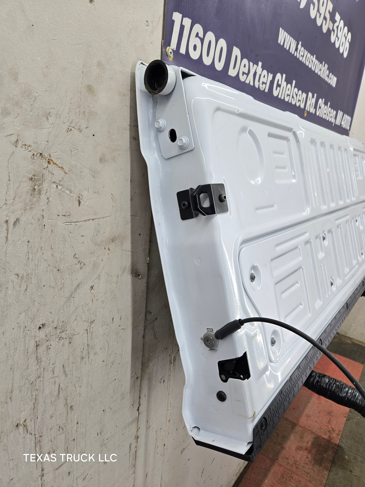 2023-2025 Ford Super Duty F250 F350 F450 F550 Tailgate - Oxford White