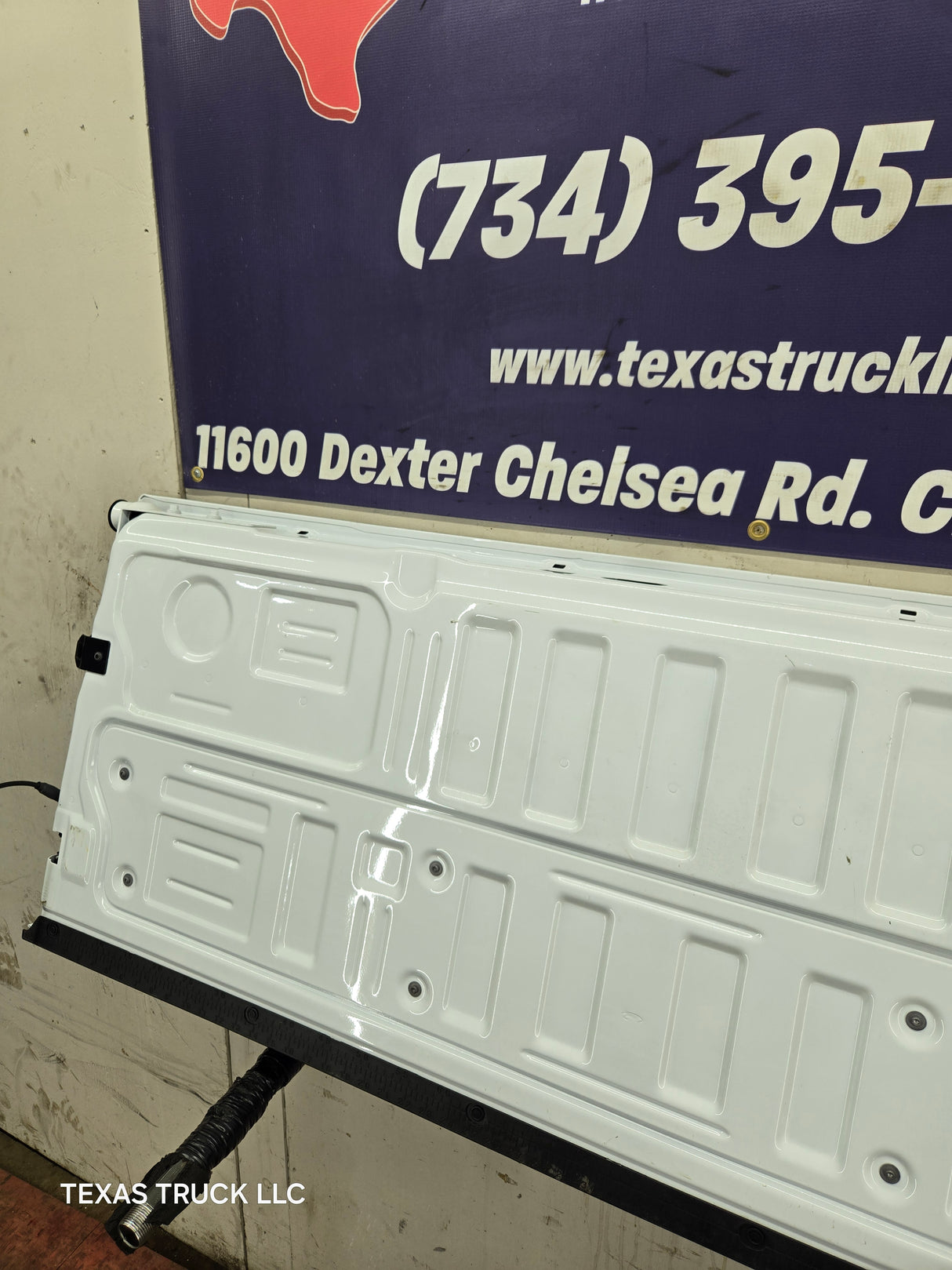 2023-2025 Ford Super Duty F250 F350 F450 F550 Tailgate - Oxford White