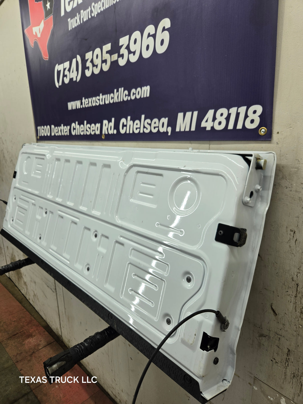 2023-2025 Ford Super Duty F250 F350 F450 F550 Tailgate - Oxford White