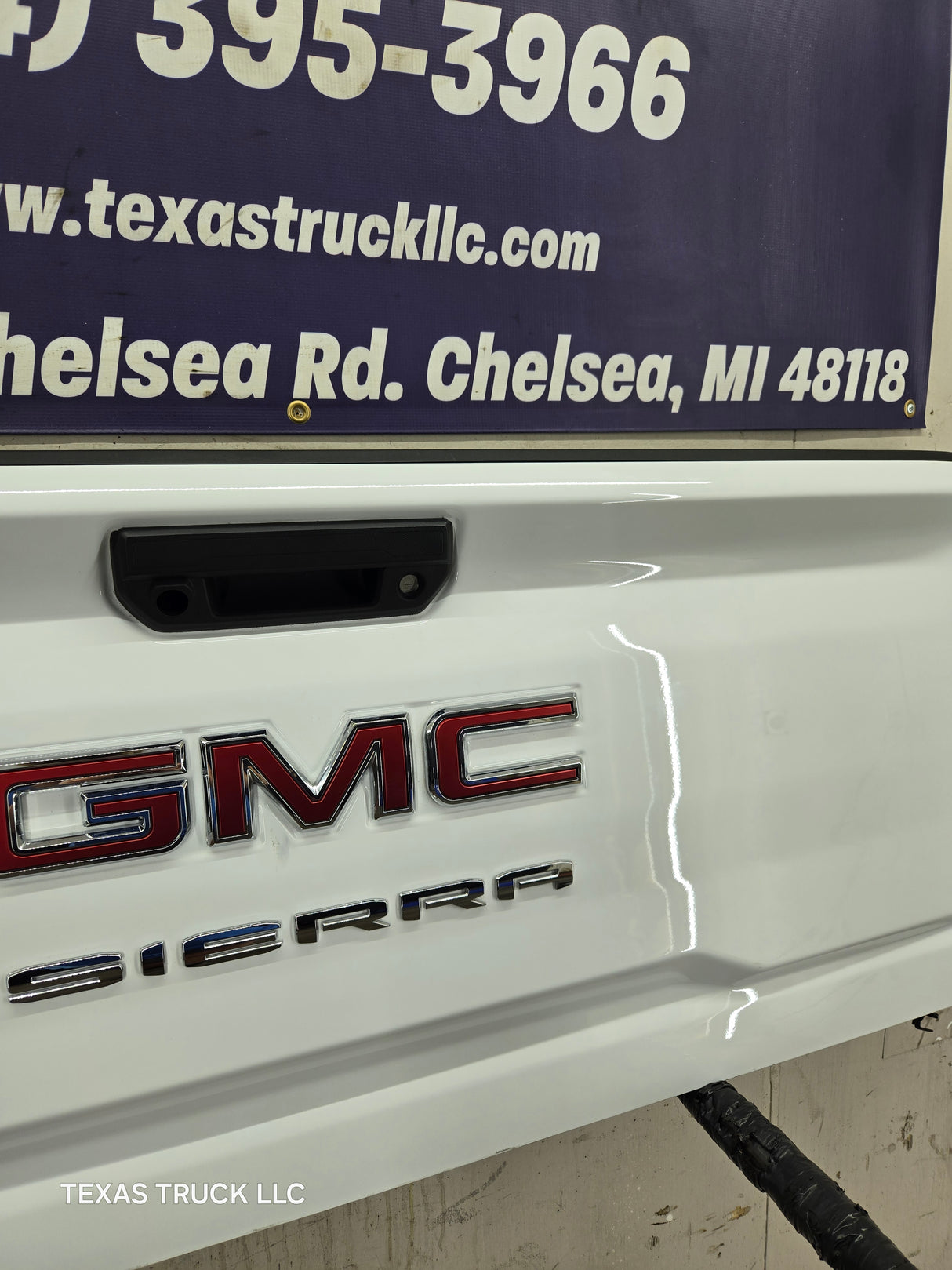 2019-2025 GMC Sierra 2500 3500HD Tailgate - White