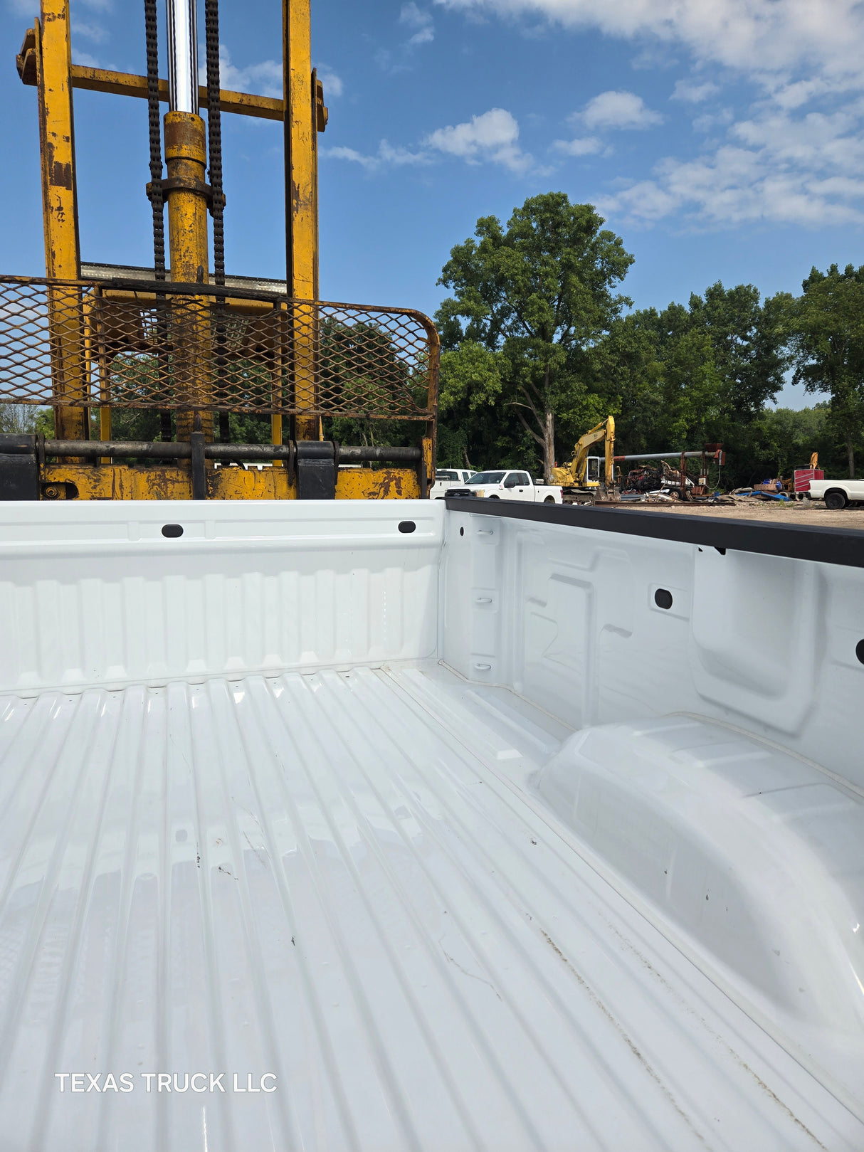 2019-2025 GMC Sierra 2500HD 3500HD 8' Long truck bed - White