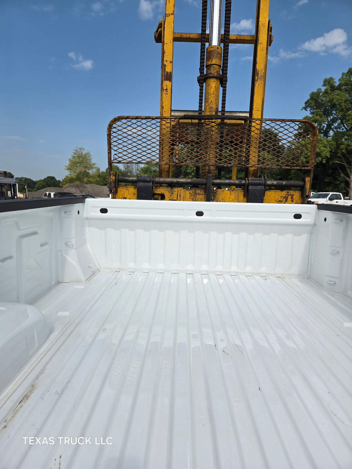 2019-2025 GMC Sierra 2500HD 3500HD 8' Long truck bed - White