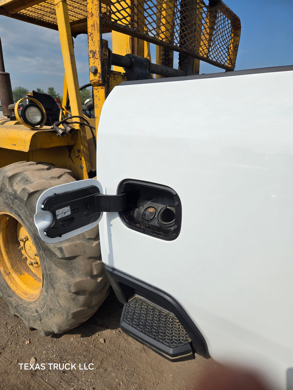 2019-2025 GMC Sierra 2500HD 3500HD 8' Long truck bed - White
