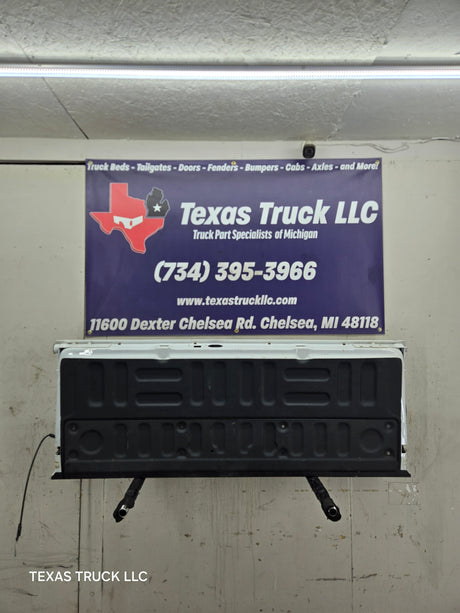 2017-2022 Ford F250 F350 F450 F550 Super Duty Tailgate - Oxford White
