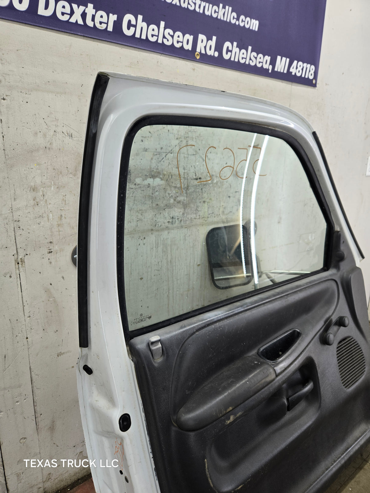 1994-2002 Dodge Ram 2nd Gen LH Driver Side Front Extended Cab Door 1500 2500 3500 ROUND CORNER - White