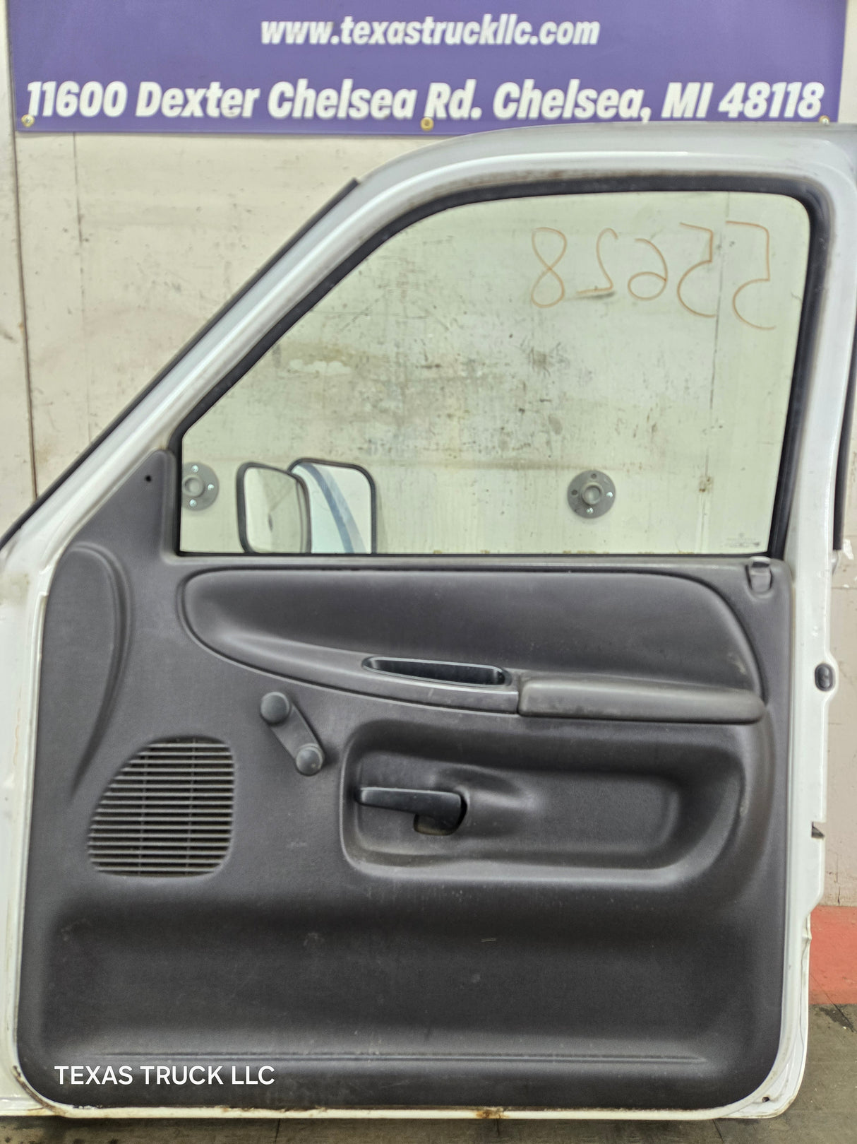 1994-2002 Dodge Ram 2nd Gen RH Passenger Side Front Extended Cab Door 1500 2500 3500 ROUND CORNER - White