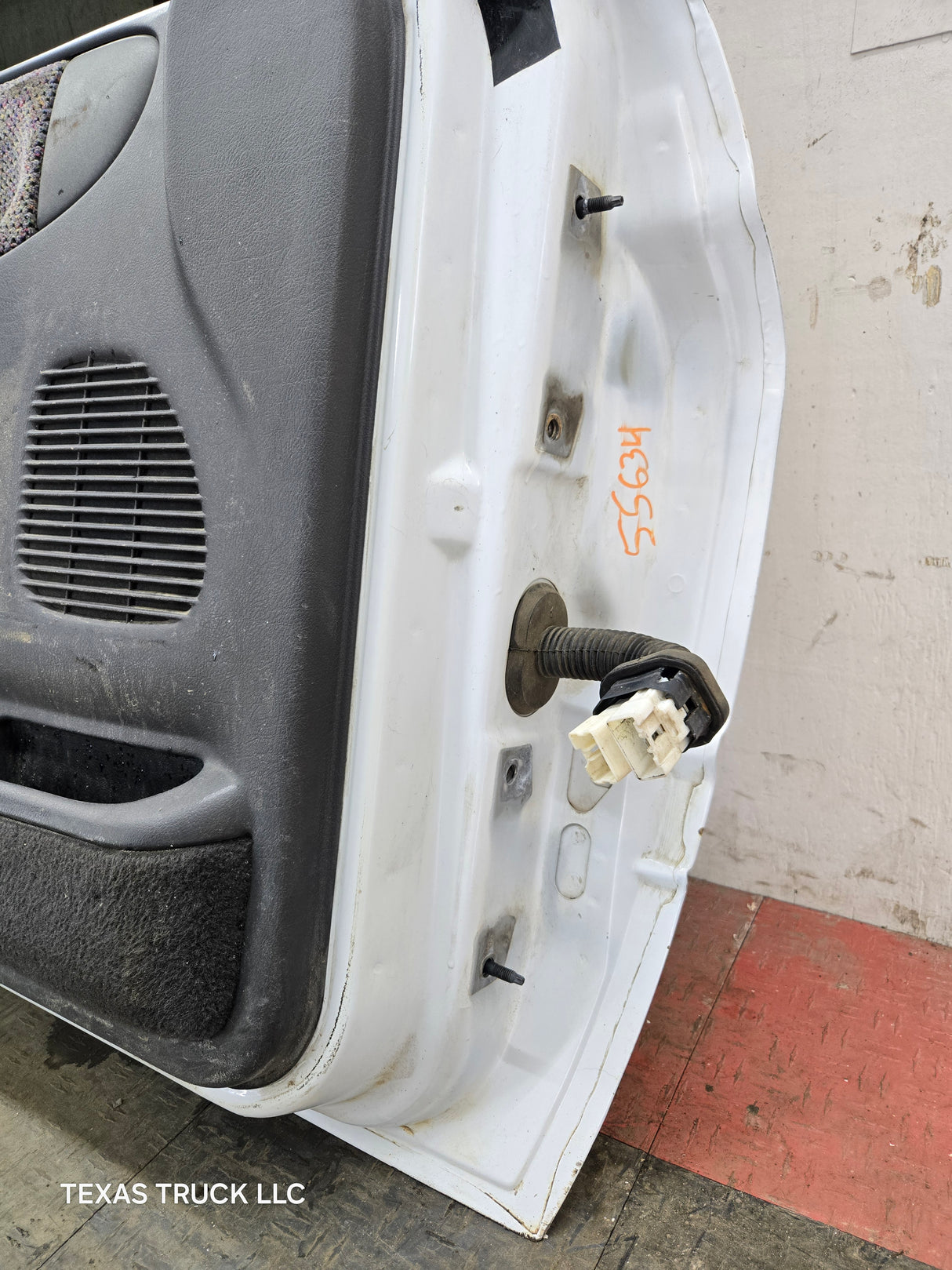 1994-2002 Dodge Ram 2nd Gen LH Driver Side Front Extended Cab Door 1500 2500 3500 ROUND CORNER - White