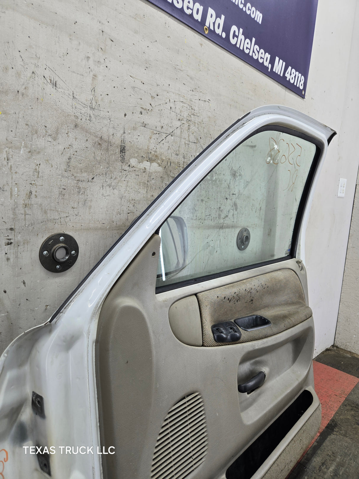 1994-2002 Dodge Ram 2nd Gen RH Passenger Side Front Extended Cab Door 1500 2500 3500 ROUND CORNER - White