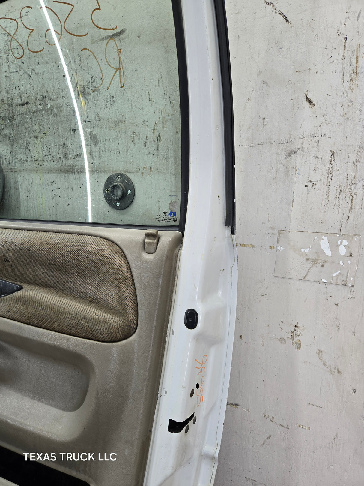 1994-2002 Dodge Ram 2nd Gen RH Passenger Side Front Extended Cab Door 1500 2500 3500 ROUND CORNER - White