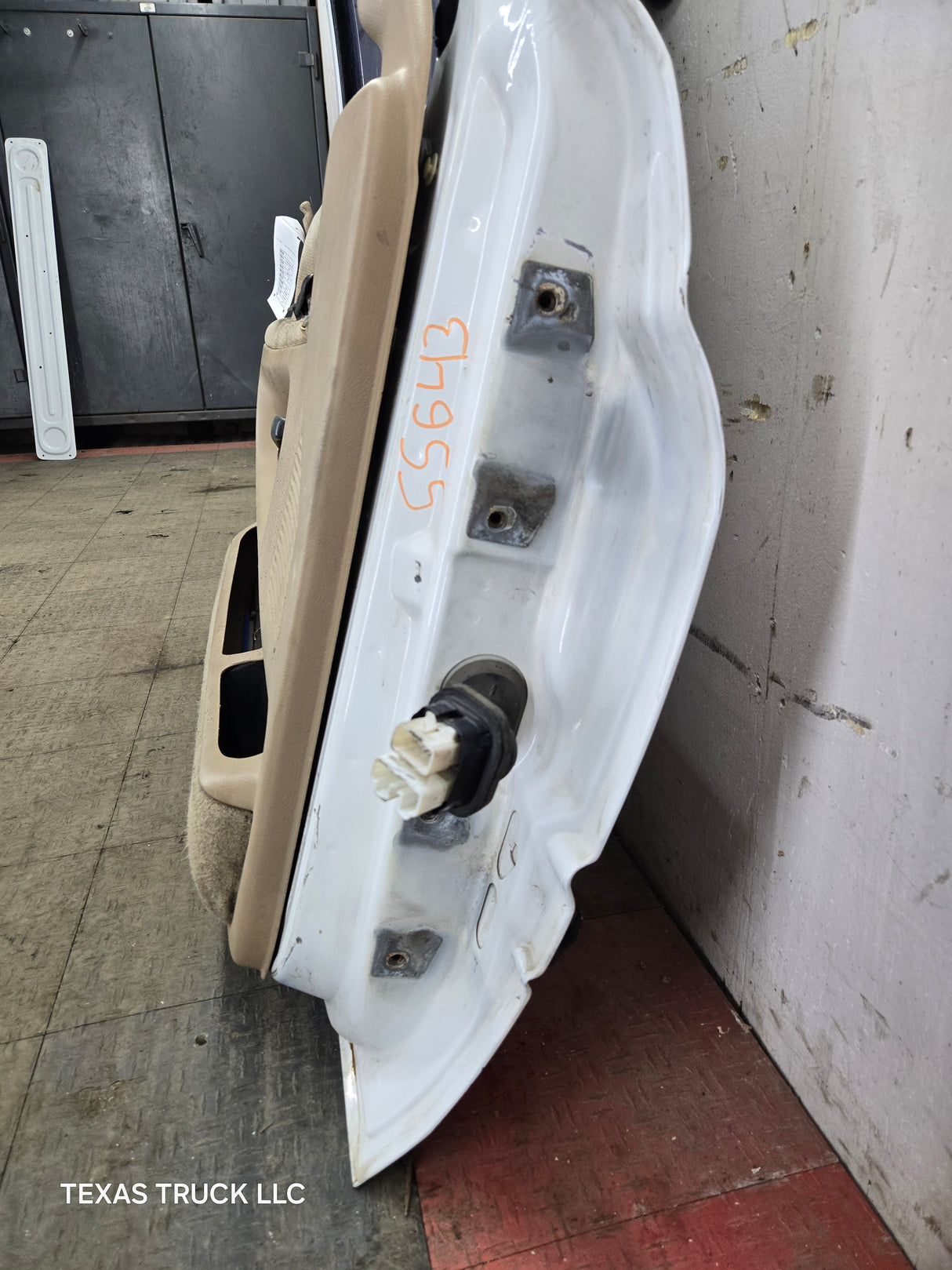 1994-2002 Dodge Ram 2nd Gen LH Driver Side Front Extended Cab Door 1500 2500 3500 ROUND CORNER - White