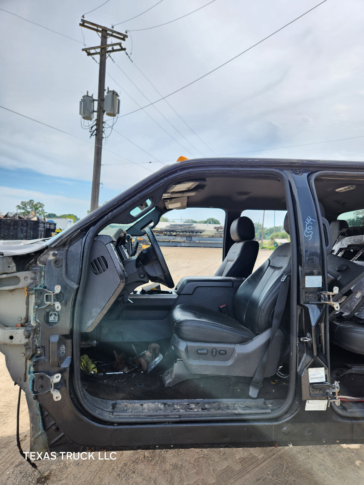 2011-2016 Ford Super Duty Crew Cab F250 F350 F450 F550 6.7L Power Stroke With Platinum Interior - UH Tuxedo Black