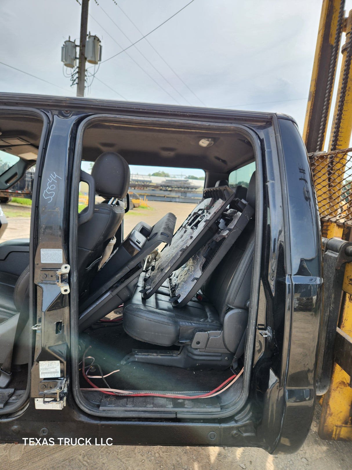 2011-2016 Ford Super Duty Crew Cab F250 F350 F450 F550 6.7L Power Stroke With Platinum Interior - UH Tuxedo Black