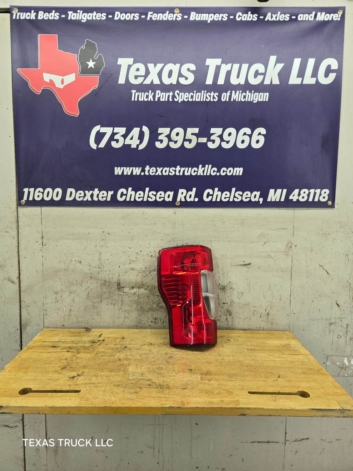 2020-2022 Ford Super Duty F250 F350 F450 F550 LH Driver Side Tail Light Halogen LC3B-13B505-AD