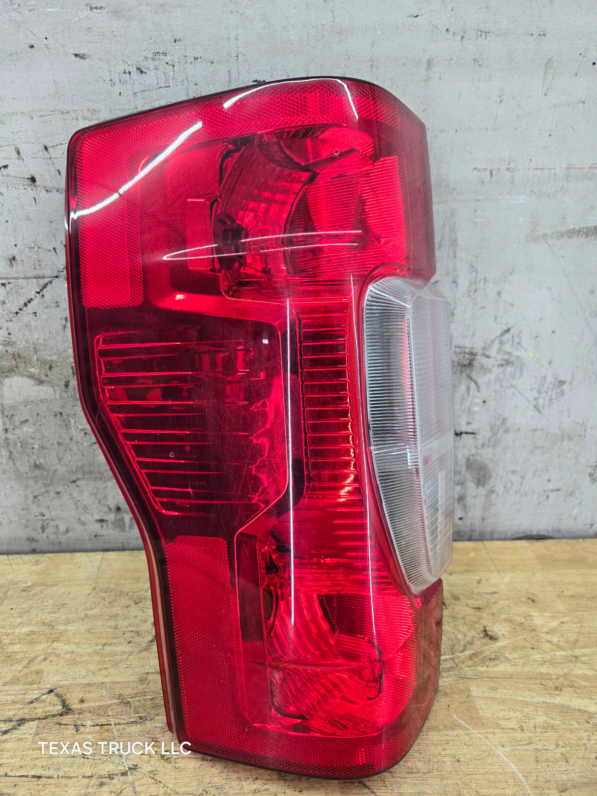 2020-2022 Ford Super Duty F250 F350 F450 F550 LH Driver Side Tail Light Halogen LC3B-13B505-AD
