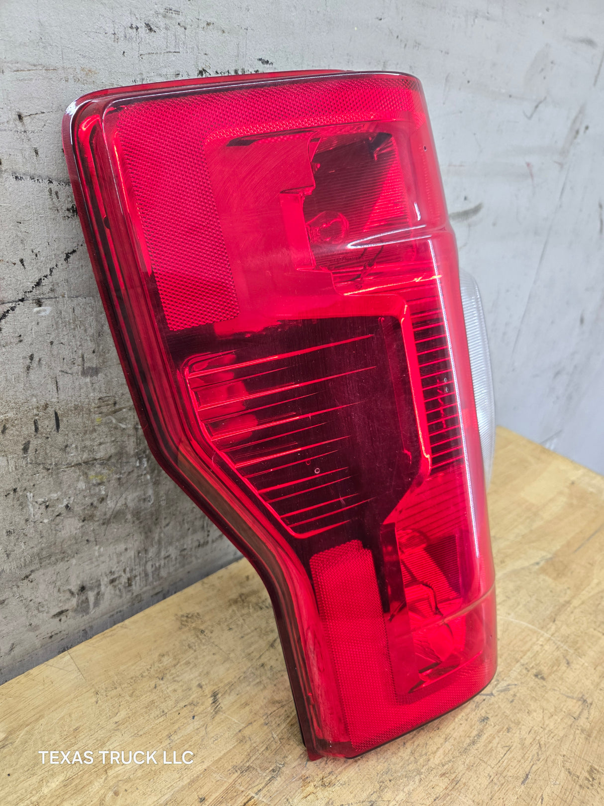 2020-2022 Ford Super Duty F250 F350 F450 F550 LH Driver Side Tail Light Halogen LC3B-13B505-AD