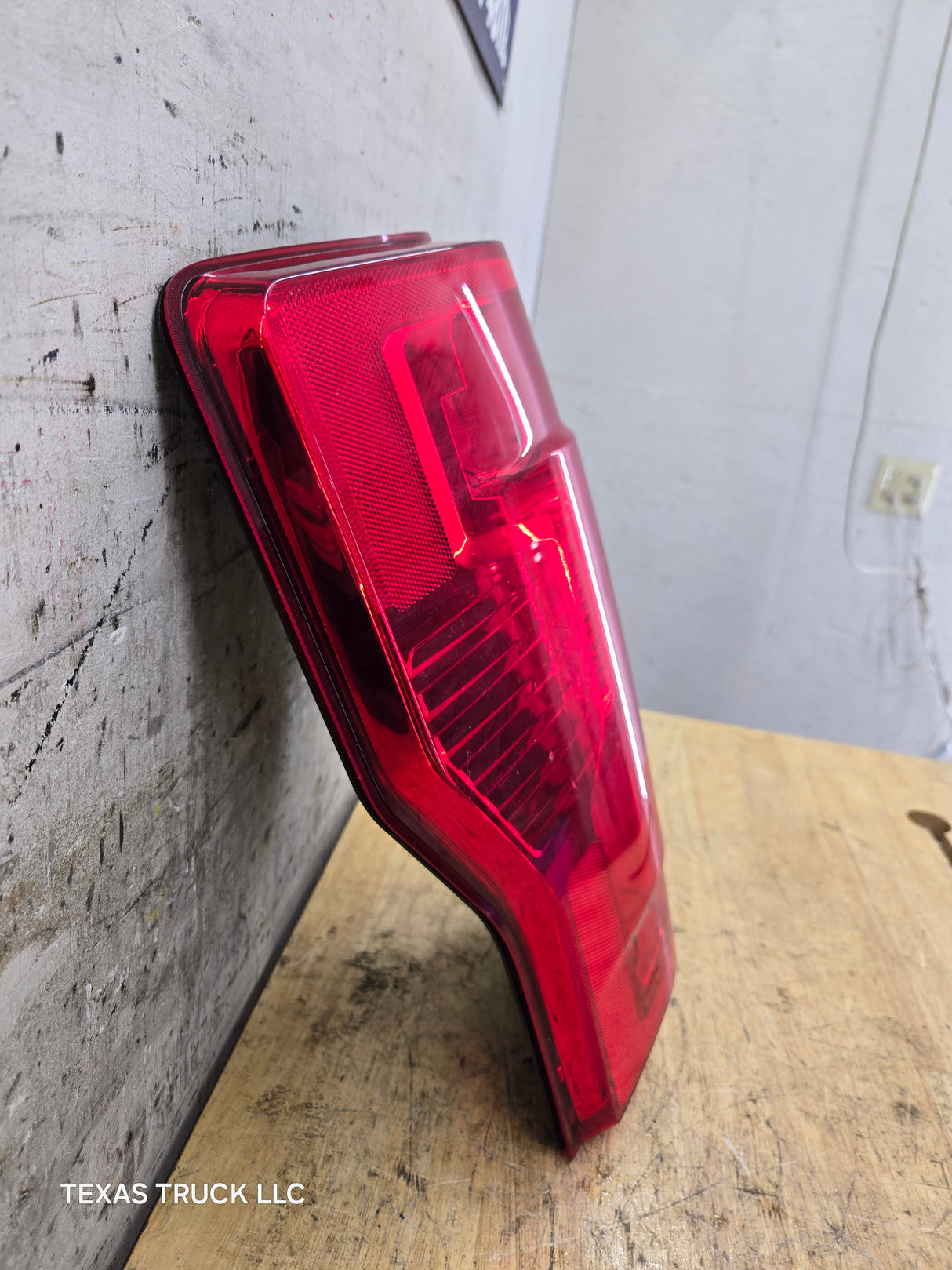 2020-2022 Ford Super Duty F250 F350 F450 F550 LH Driver Side Tail Light Halogen LC3B-13B505-AD