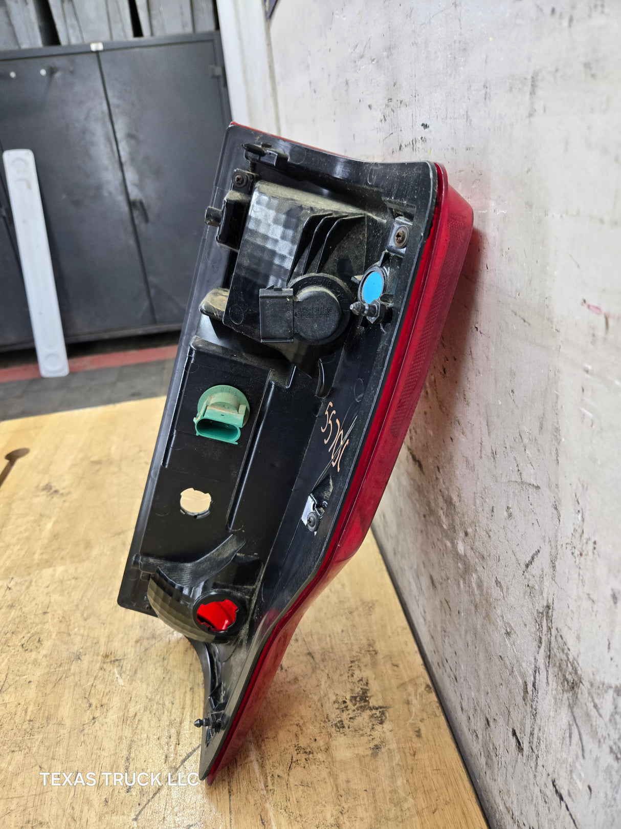 2020-2022 Ford Super Duty F250 F350 F450 F550 LH Driver Side Tail Light Halogen LC3B-13B505-AD
