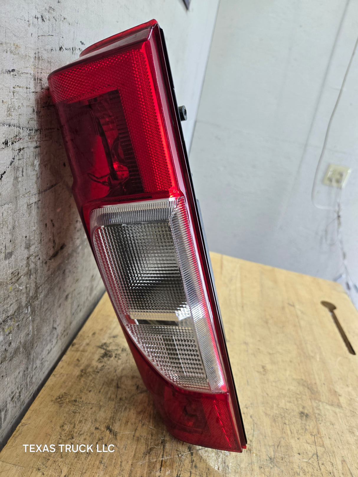 2020-2022 Ford Super Duty F250 F350 F450 F550 LH Driver Side Tail Light Halogen LC3B-13B505-AD