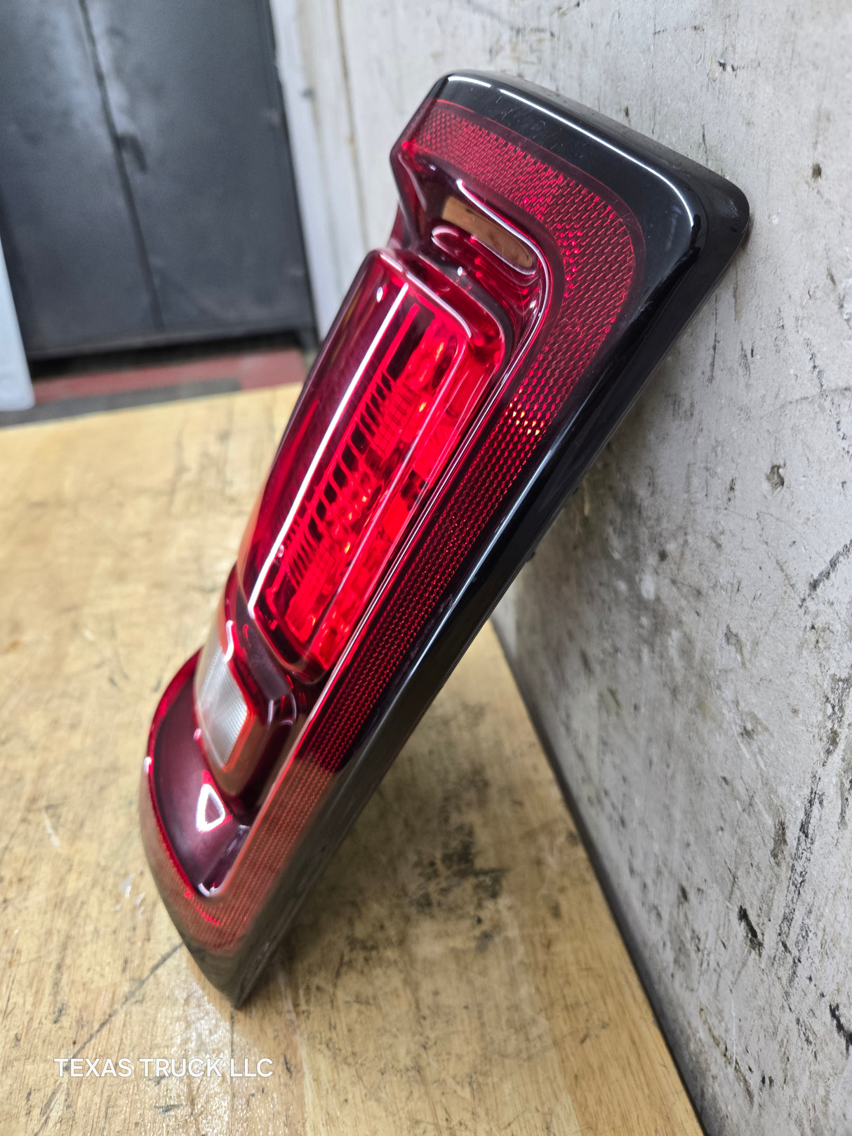 2019-2025 5th Gen Dodge Ram 2500 3500 LH Driver Side Tail Light Halogen P68592555AA