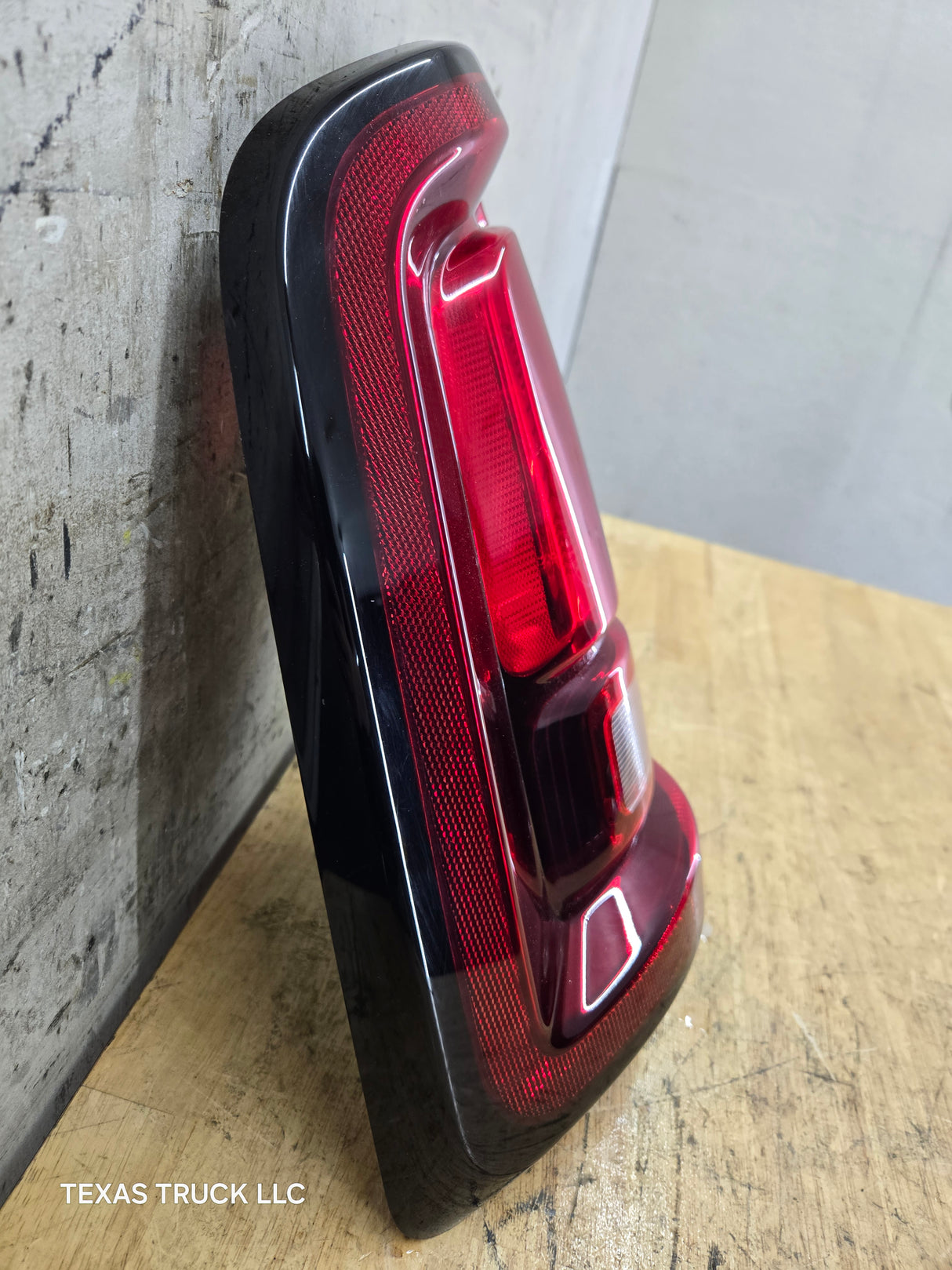2019-2025 5th Gen Dodge Ram 2500 3500 LH Driver Side Tail Light Halogen P68592555AA